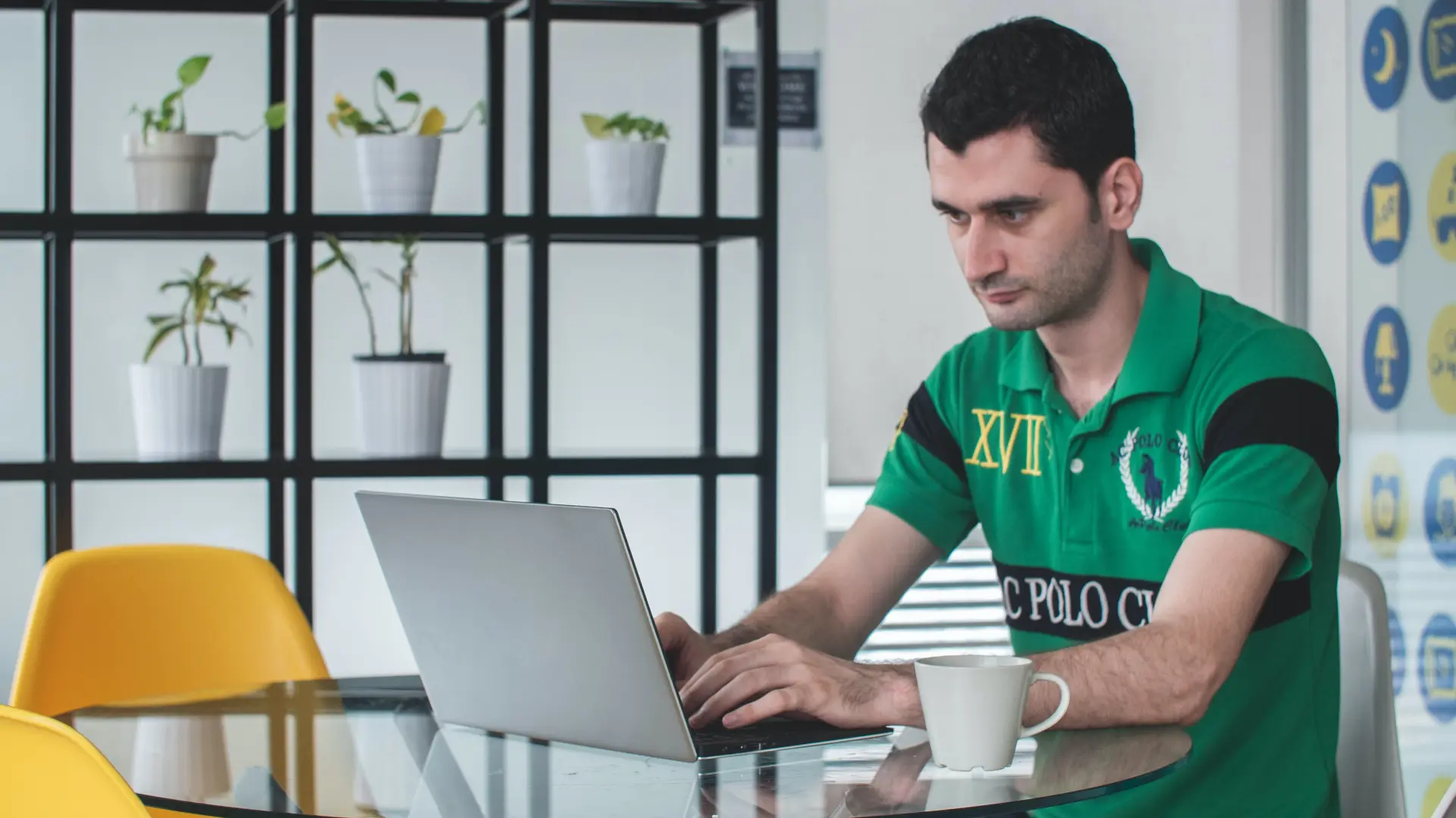Por qué sigues quemado en el trabajo tras las vacaciones: los motivos por los que el síndrome 'burnout' sigue apoderándose de ti