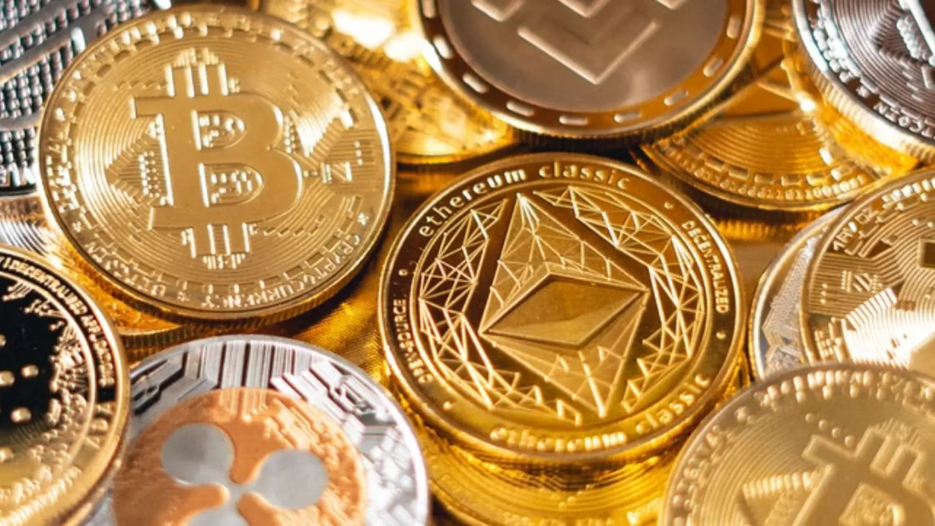 Las criptomonedas caen en picado: el Bitcoin baja hasta los 26.000 dólares  frente a los 32.000 de ayer