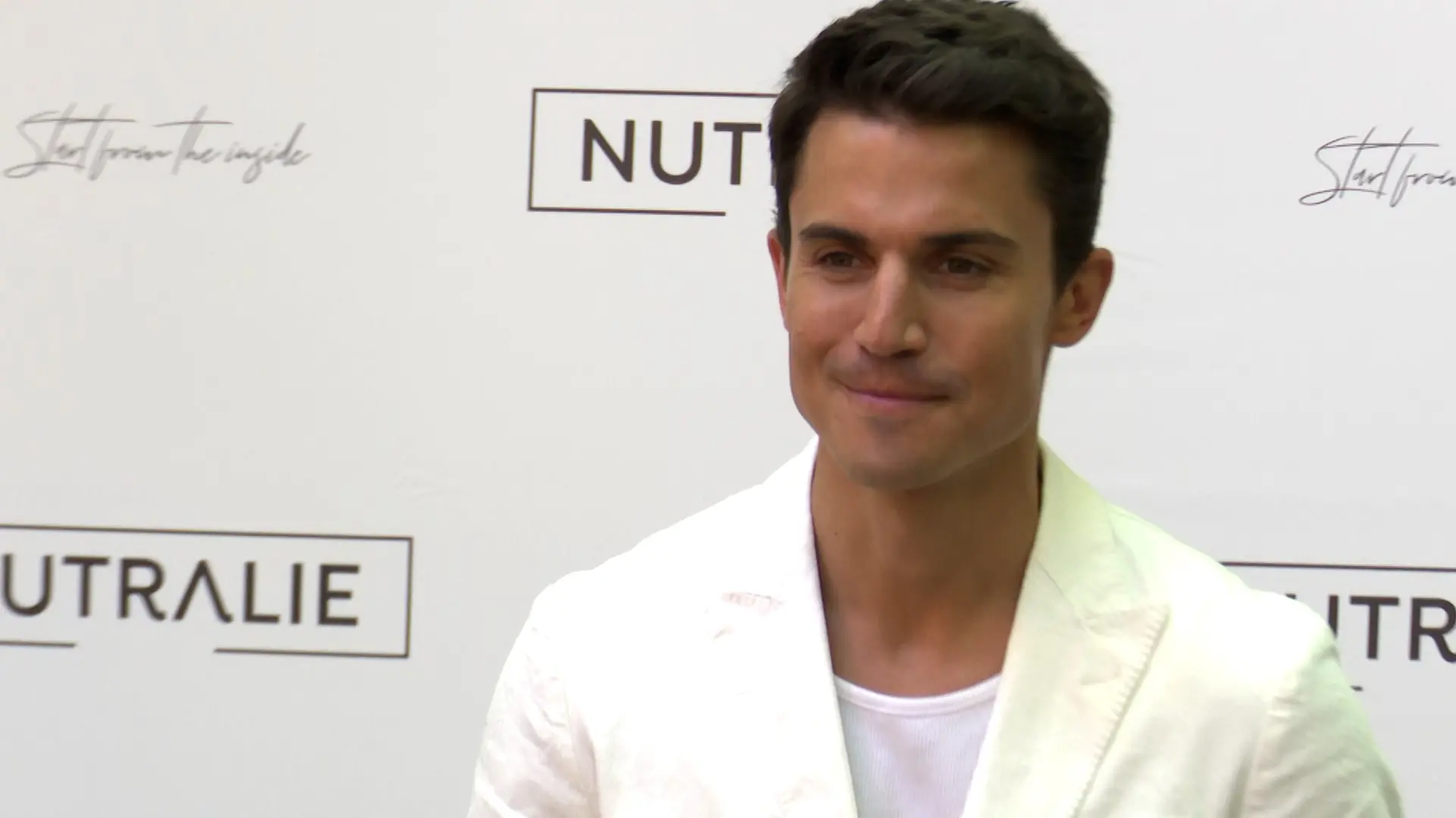 Álex González habla del amor y le manda sus mejores deseos a Cheona, con quien salió hace 19