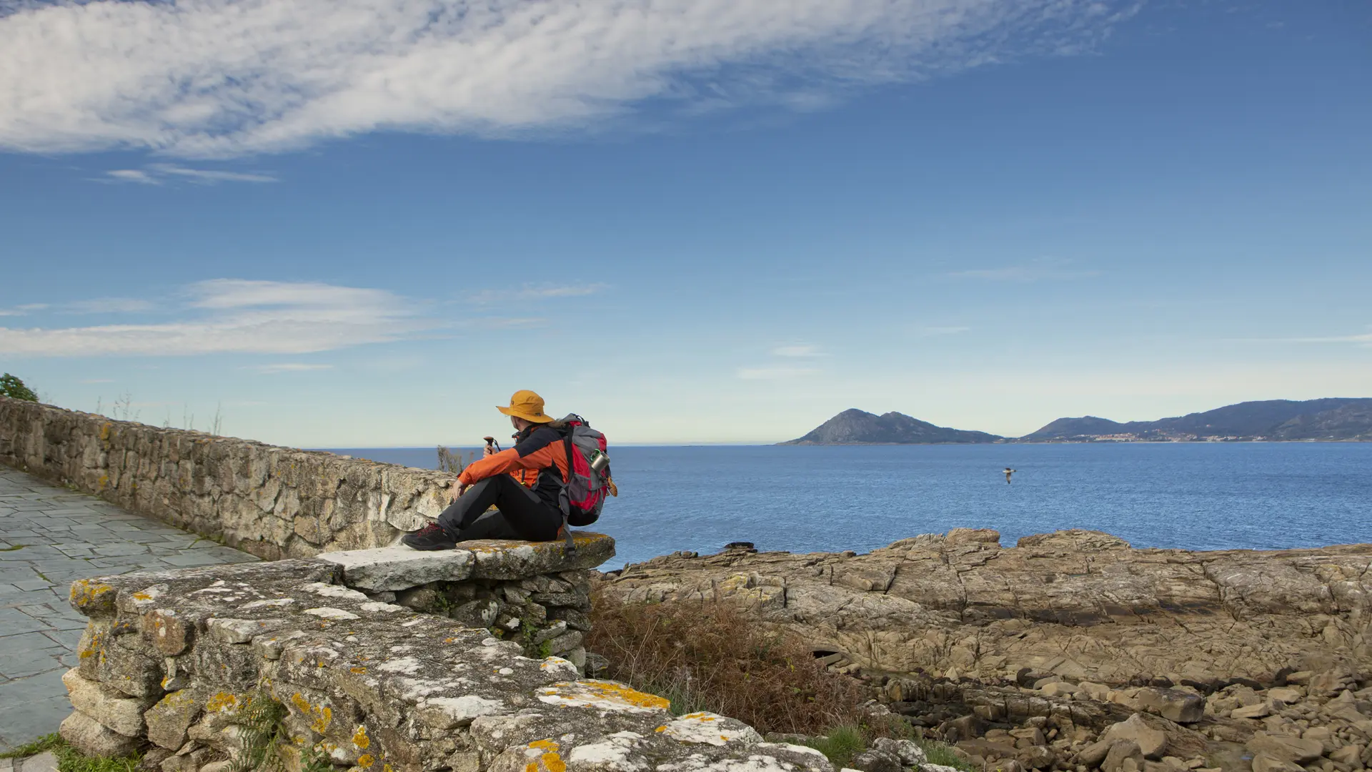 Últimos rayos de sol sobre la ría – el final perfecto del camino