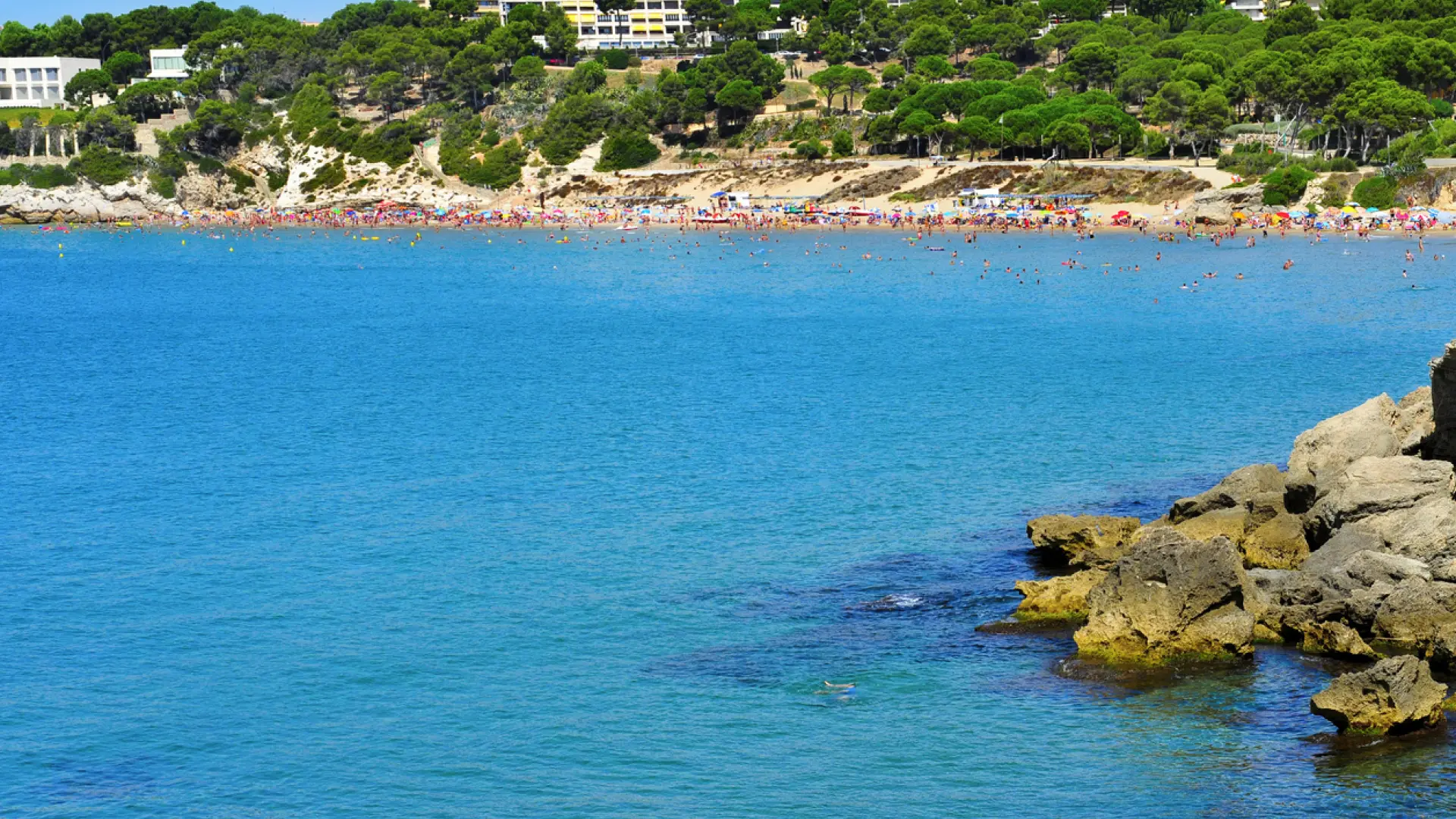 Los lectores de 20minutos eligen Playa Larga de Salou como la mejor playa de España 2025
