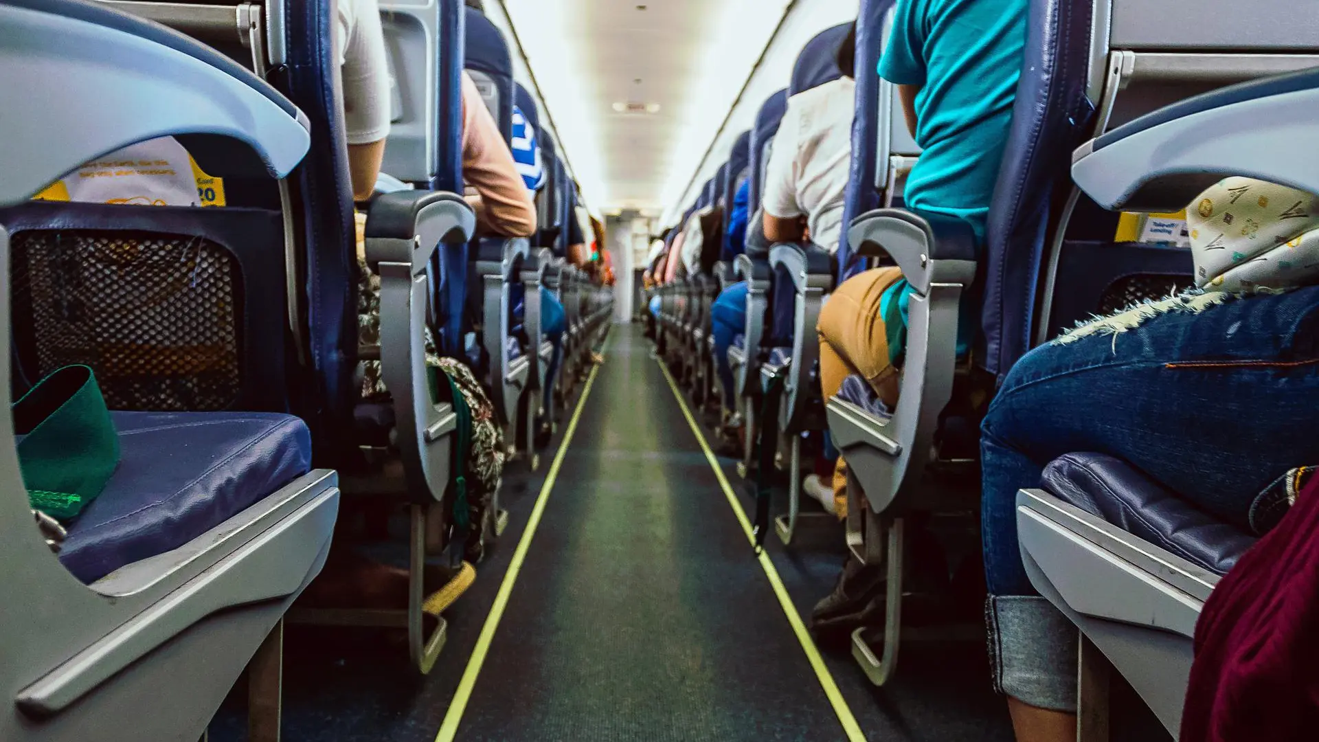 Adiós a pagar más por el asiento: el truco de un experto en viajes para evitar que te toque el del medio