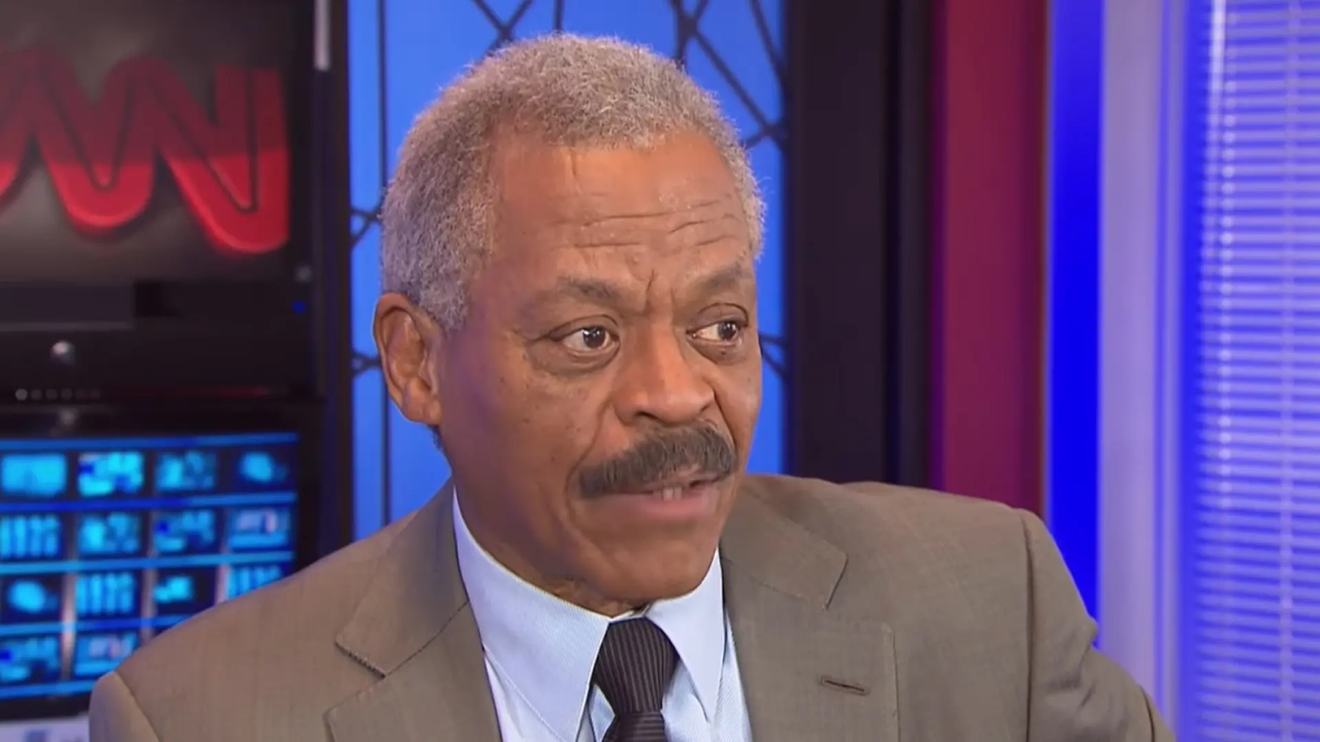 Muere Bernard Shaw, el histórico presentador de la CNN, a los 82 años