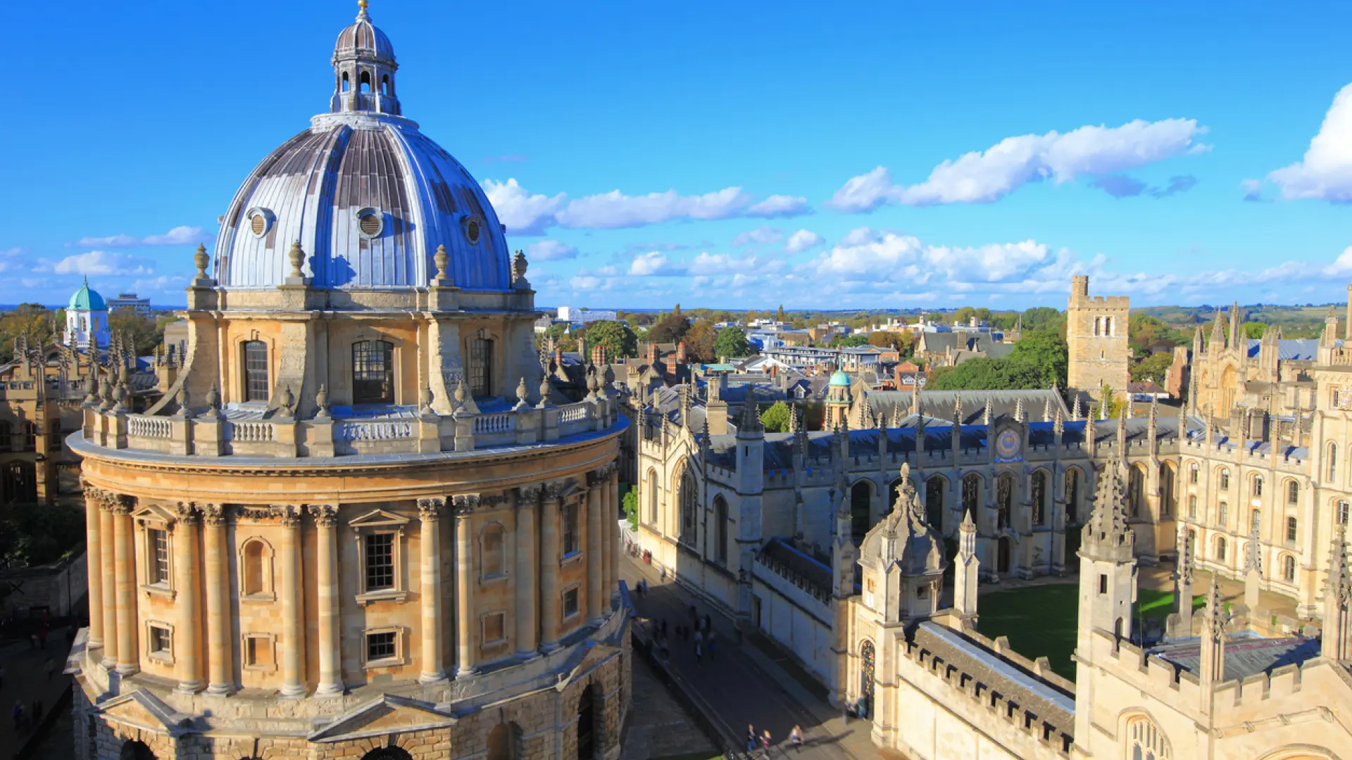 La espectacular biblioteca de Inglaterra donde se rodó una de las escenas románticas de 'Mi año en Oxford'