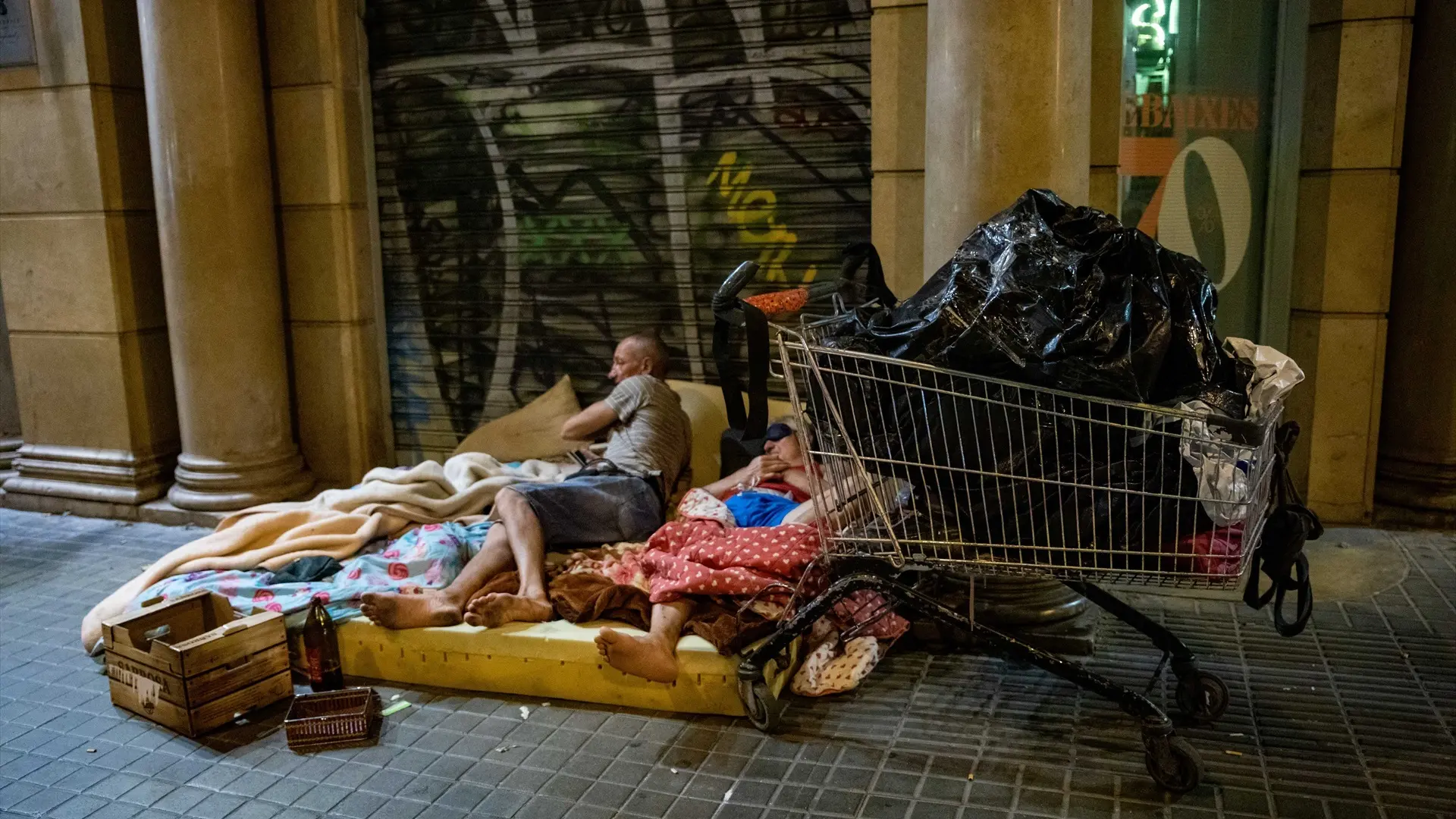 La mitad de las personas sin hogar en España tiene menos de 45 años y el  40% lleva más de tres años sin alojamiento propio