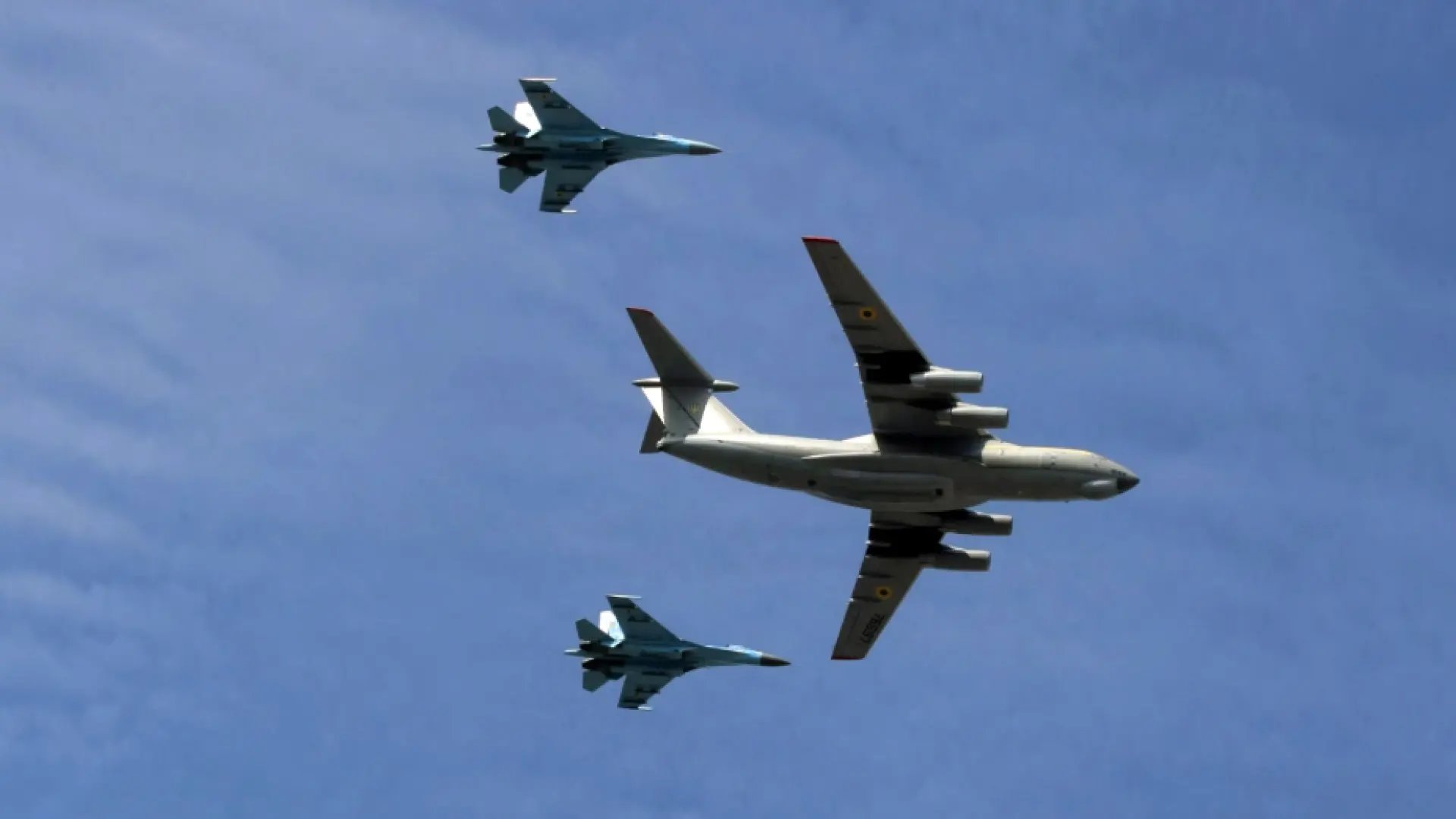 
         Un avión militar ruso se estrella en Crimea y mueren sus 29 tripulantes 
    