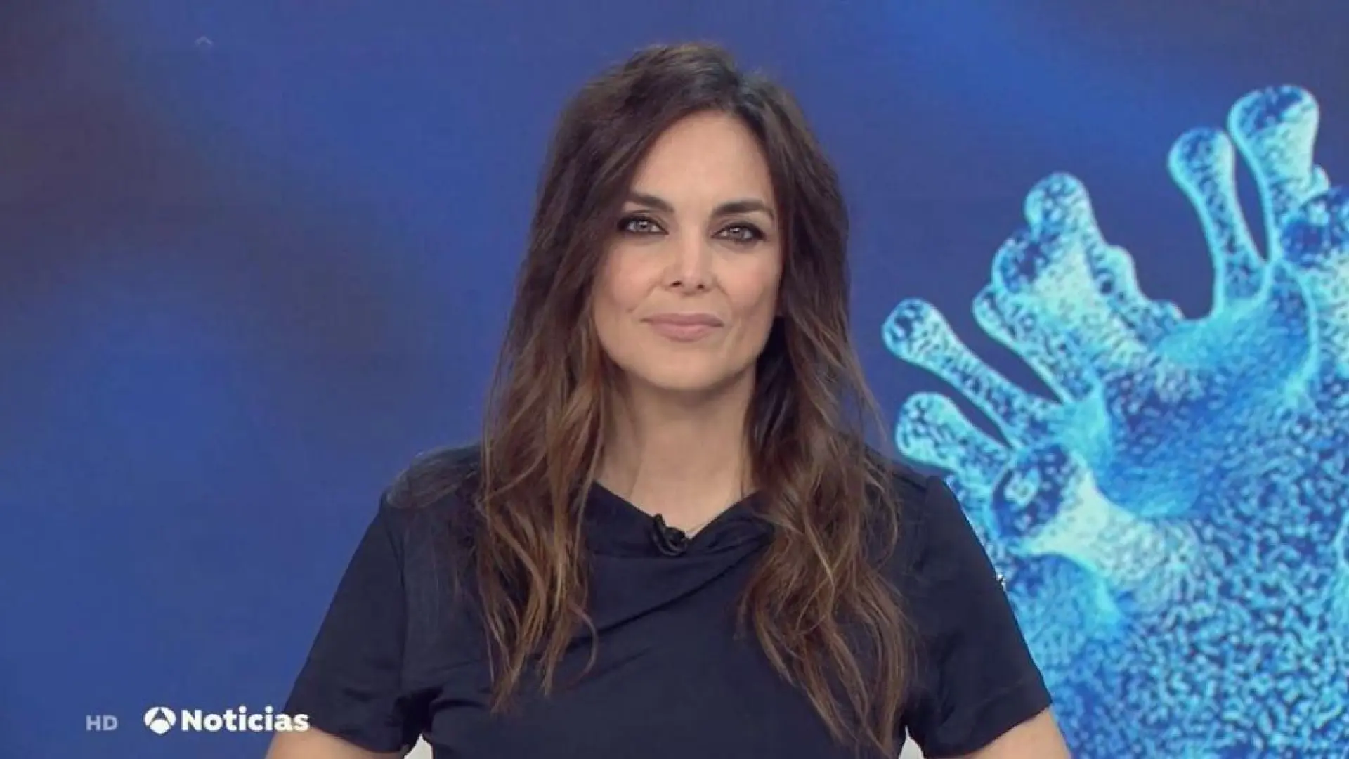 Mónica Carrillo celebra el cumpleaños de su hermano y las redes destacan su gran parecido