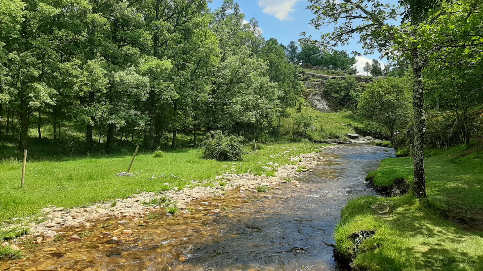 La ruta de senderismo en Madrid que no tiene principio ni final y atraviesa más de 50 pueblos de la sierra thumbnail
