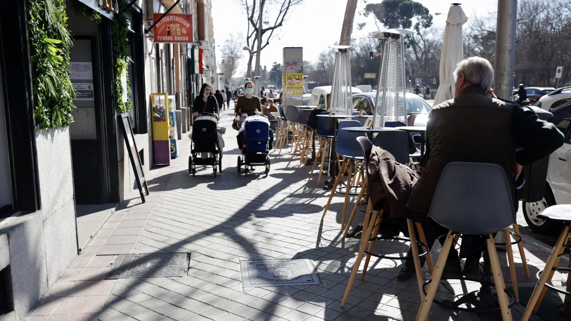 Los vecinos de Madrid llevan a los tribunales la ordenanza de terrazas por "violación de los domicilios" y vulnerar movilidad y horarios