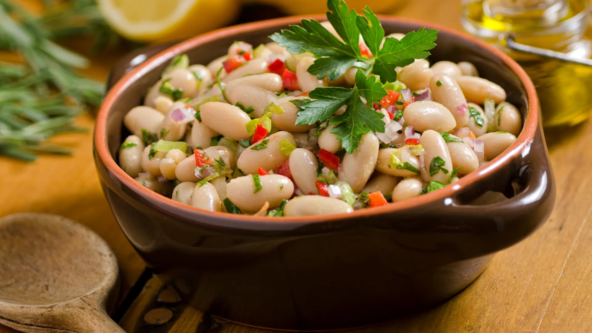 Lentejas, alubias y garbanzos para el verano: ensaladas con legumbres de frasco en cinco minutos