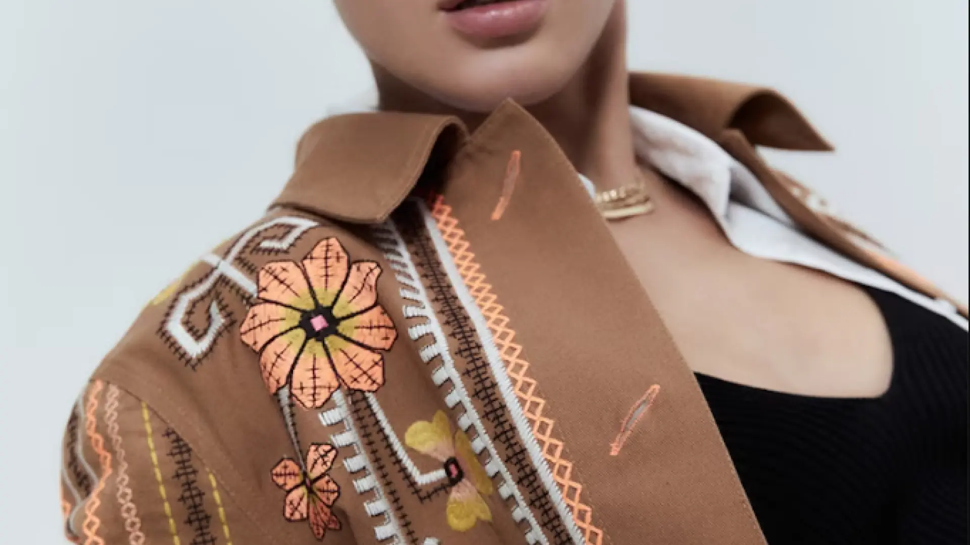 Sfera tiene la chaqueta 'boho' bordada que todas vamos a querer