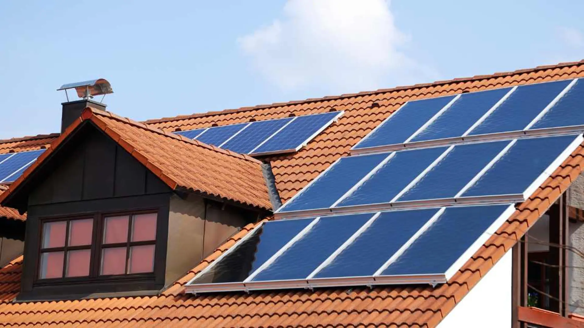 Esta herramienta gratuita te dice si puedes instalar placas solares en tu casa y ahorrar dinero