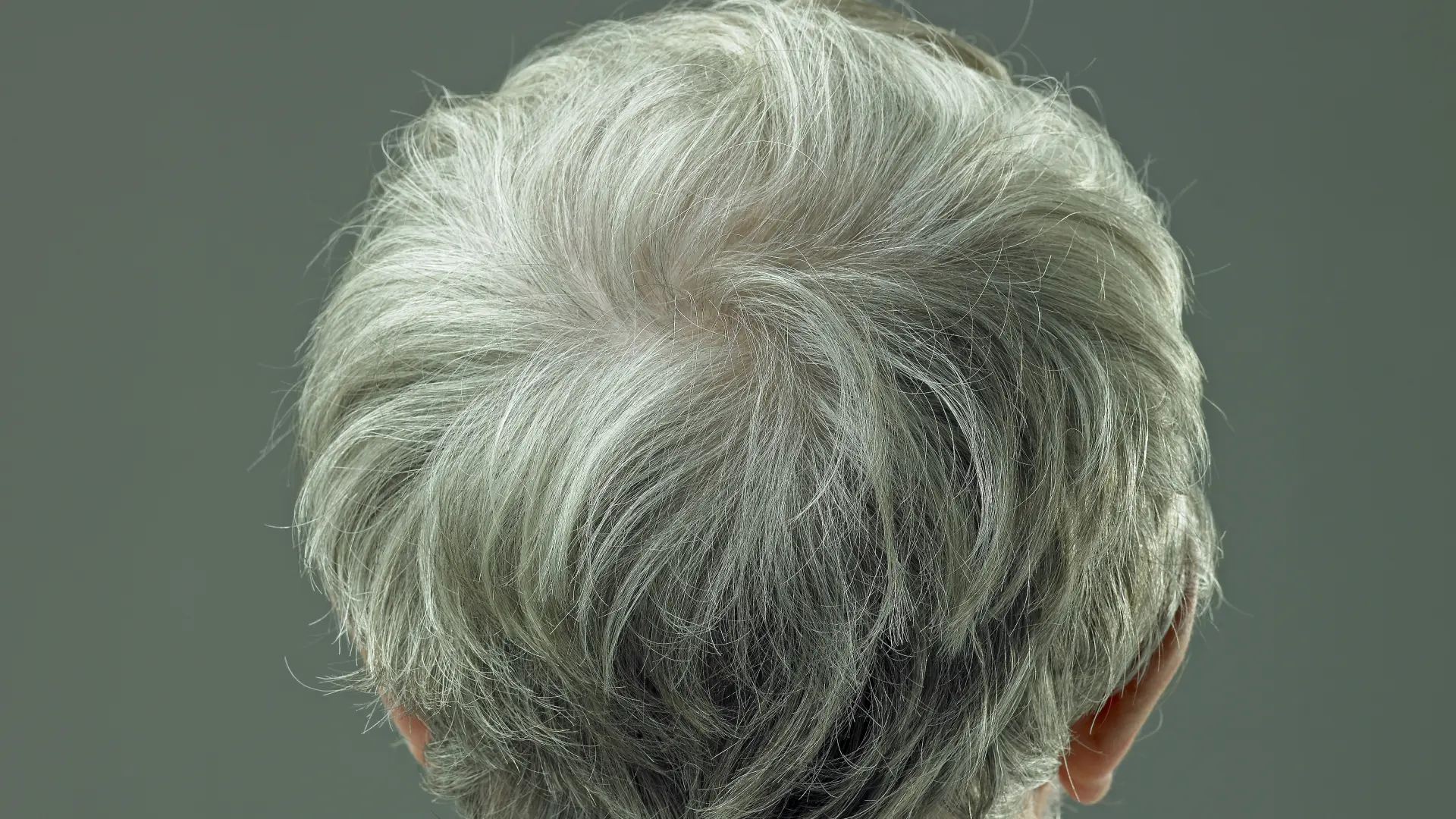 ¿Un futuro sin canas? Científicos chinos dicen haber inventado un tratamiento que revierte el pelo blanco