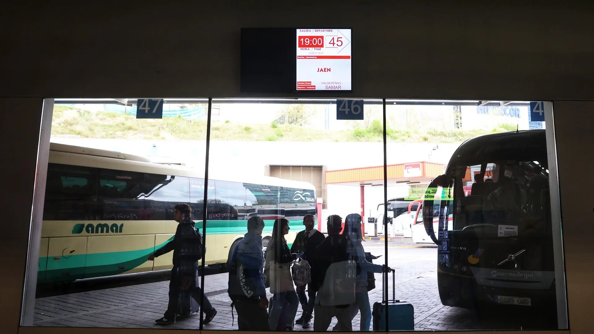 Puente estudia dividir las líneas de autobús entre directas y con paradas para agilizarlas y ante la negativa autonómica a asumirlas