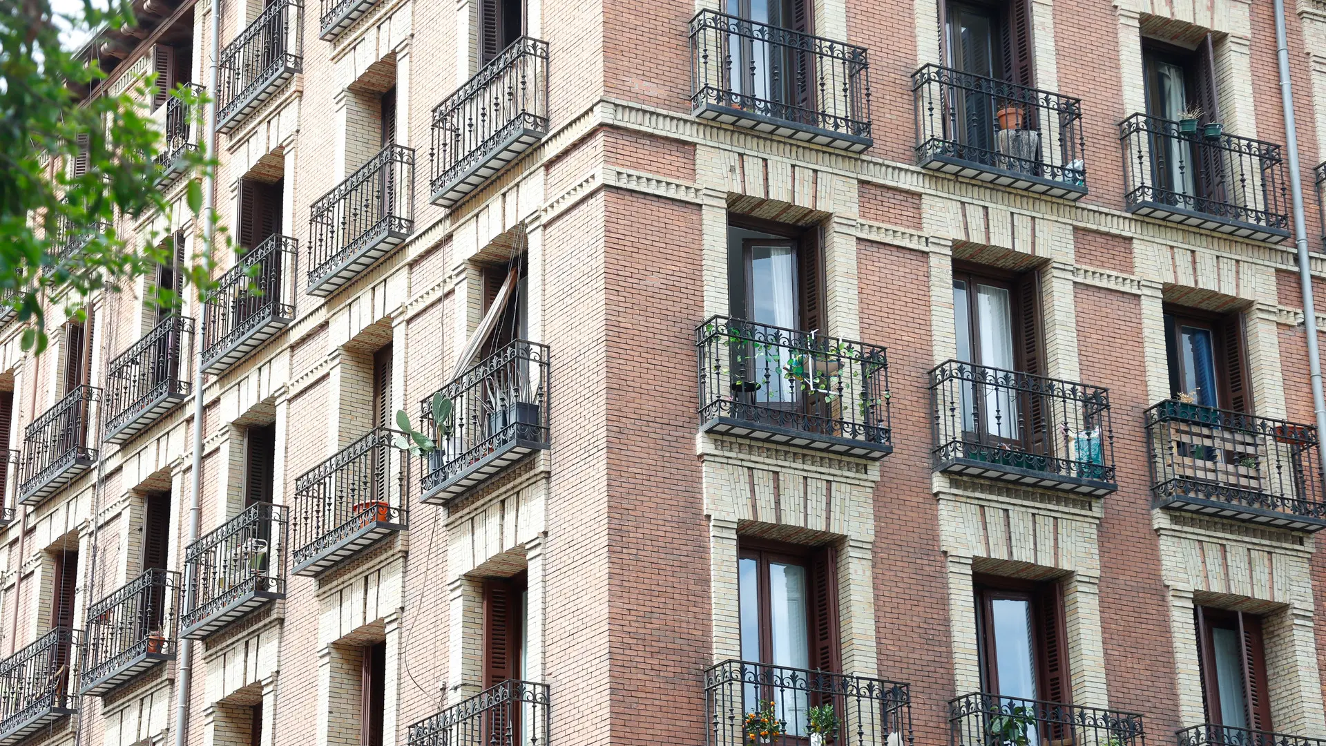 Acceder a una vivienda a través de la familia: las casas donadas crecen un 19% en cinco años y las heredadas, un 13%