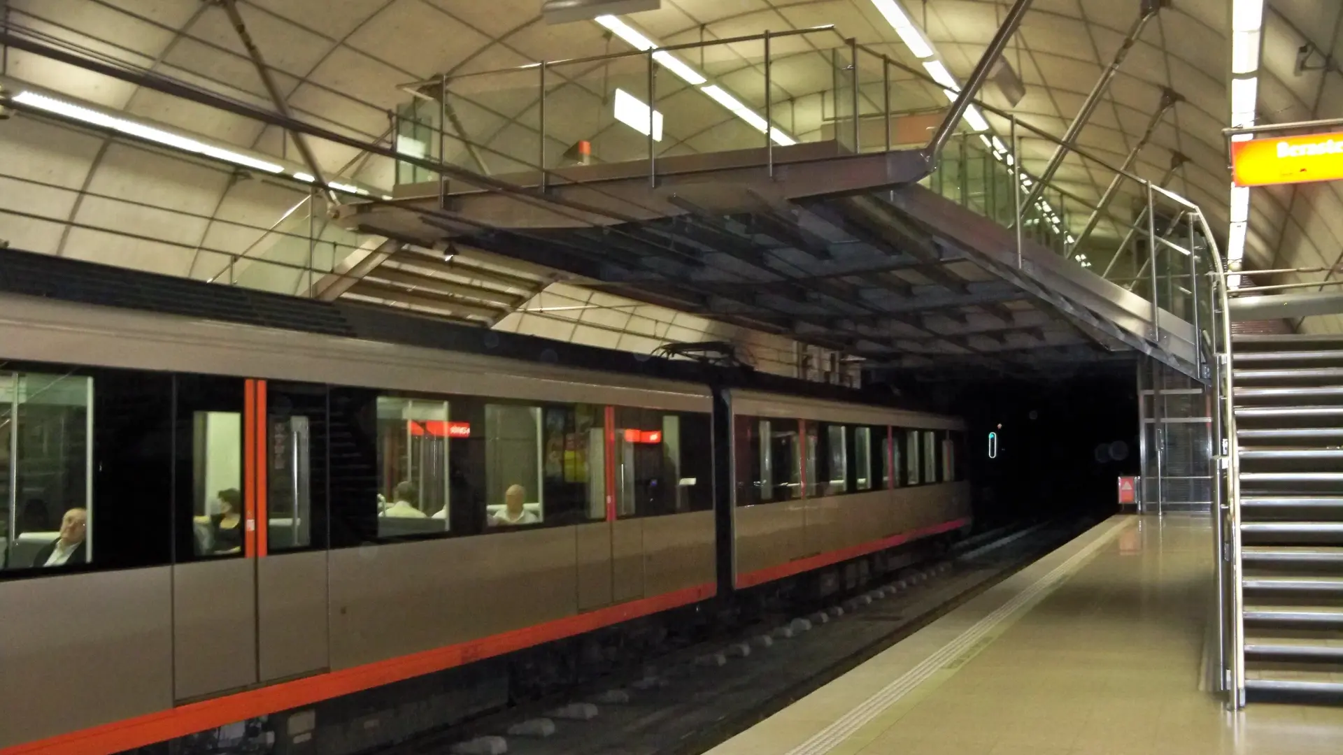 Caos en el metro de Bilbao: suspendido el servicio entre Indautxu y Cruces y retrasos en la red