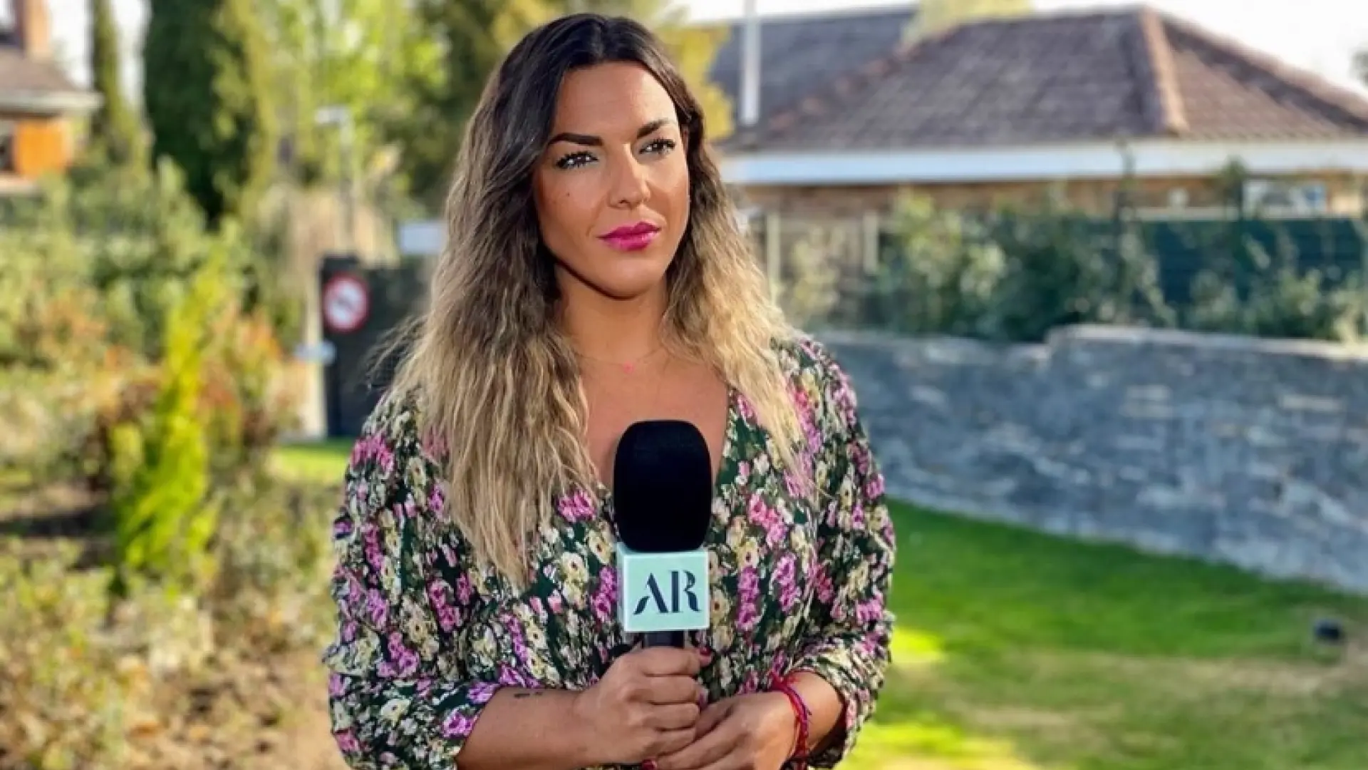 Así es Adriana Dorronsoro, la reportera del Club Social de 'El programa de Ana Rosa'
