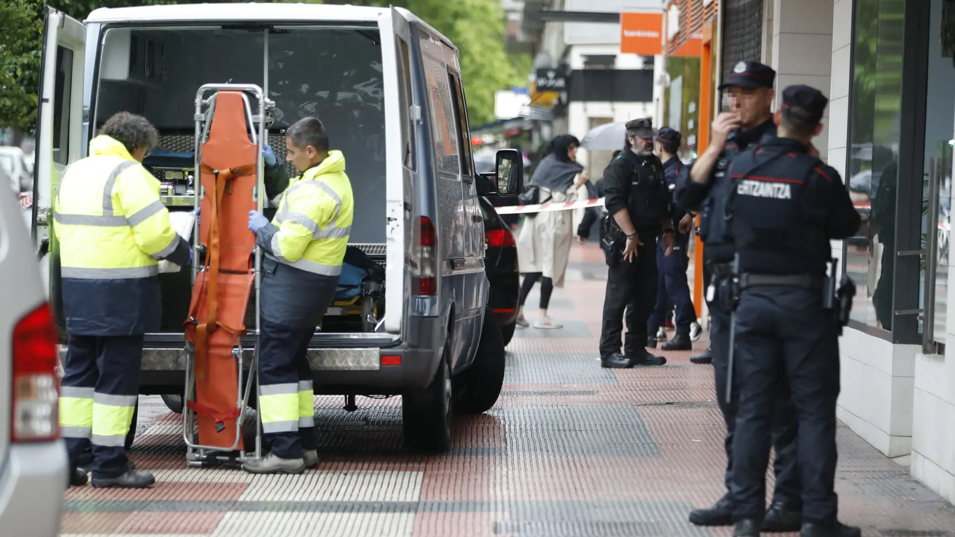 Muere un bebé de un año al caer desde un segundo piso en Vitoria