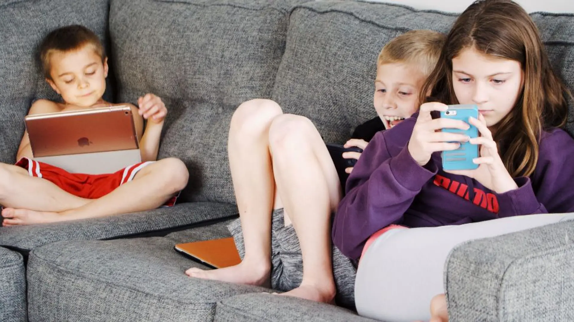 ¿Funciona vetar a menores de las redes? Estos son los resultados en Australia tras dos meses de ley