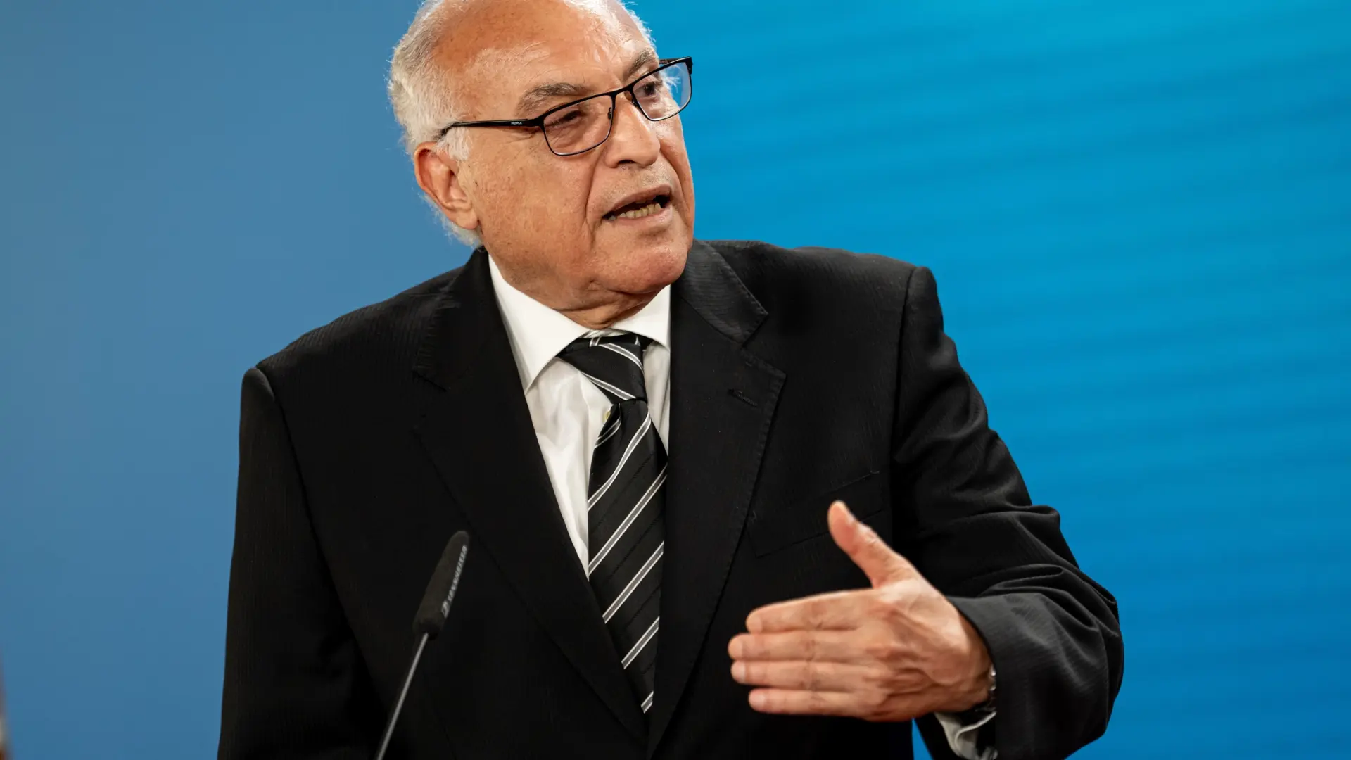 El ministro de Exteriores de Argelia descarta cambios inmediatos en la  relación "estancada" con España