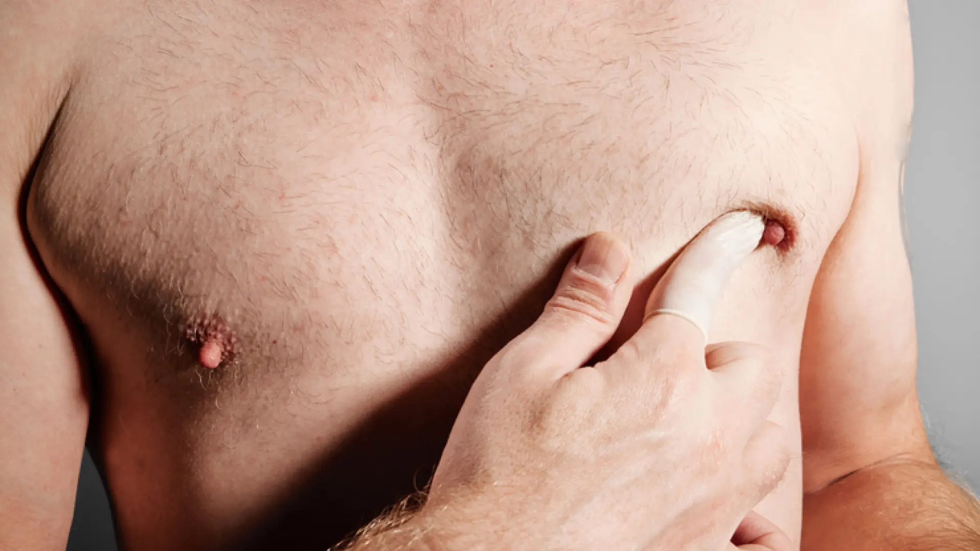 Los hombres con cáncer de mama instan a la autoexploración para evitar el diagnóstico tardío