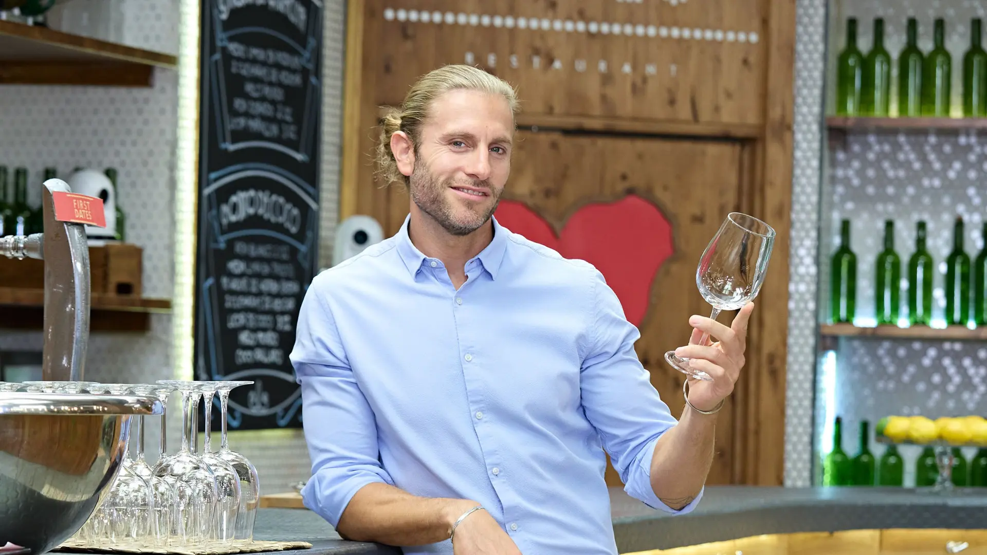 El pasado de Matías Roure, el barman de 'First Dates': entrenador personal  y puerta de discoteca