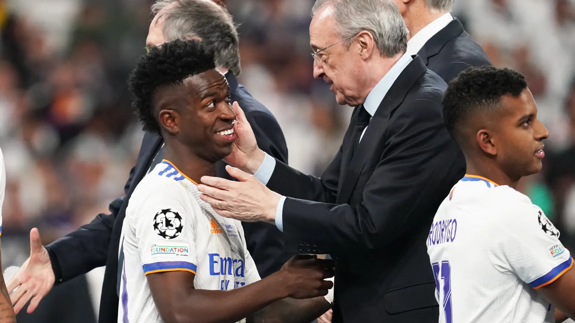 Florentino estalla en la Asamblea del Madrid sobre el trato a Vinícius: "Es una de las vergüenzas más grandes del fútbol español"
