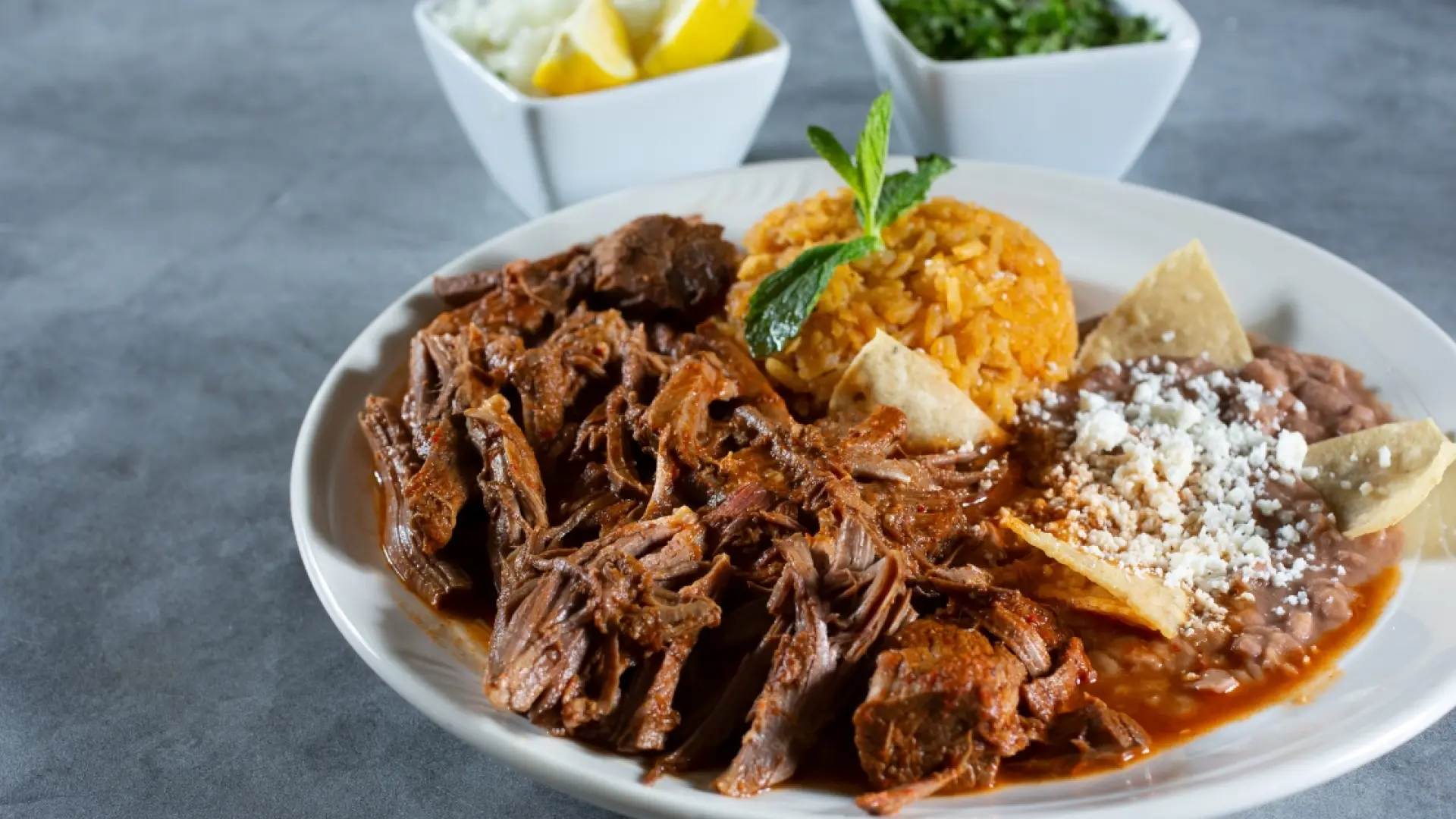 Qué es la birria, el plato mexicano de moda en Estados Unidos y dónde probarlo en Madrid