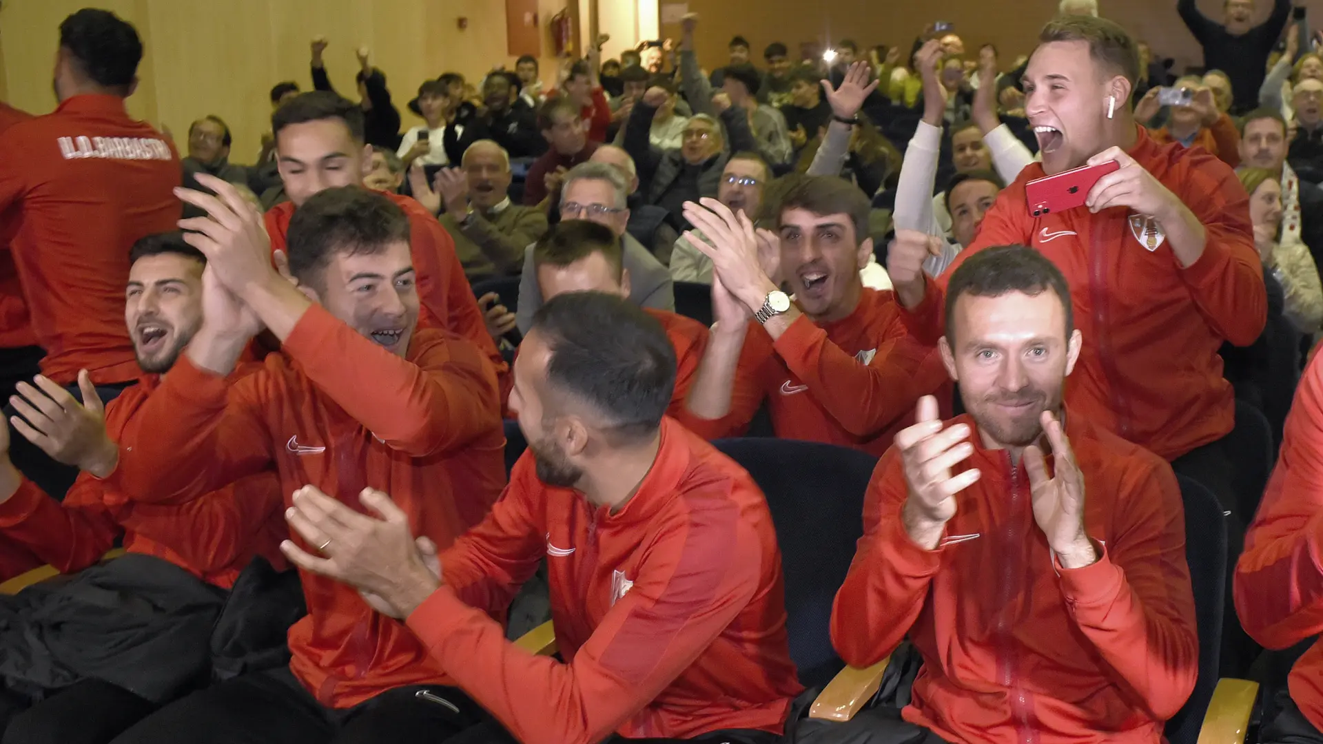 La ilusión colapsa Barbastro tras el sorteo de Copa: "Mi teléfono echa humo de tantas llamadas y mensajes"