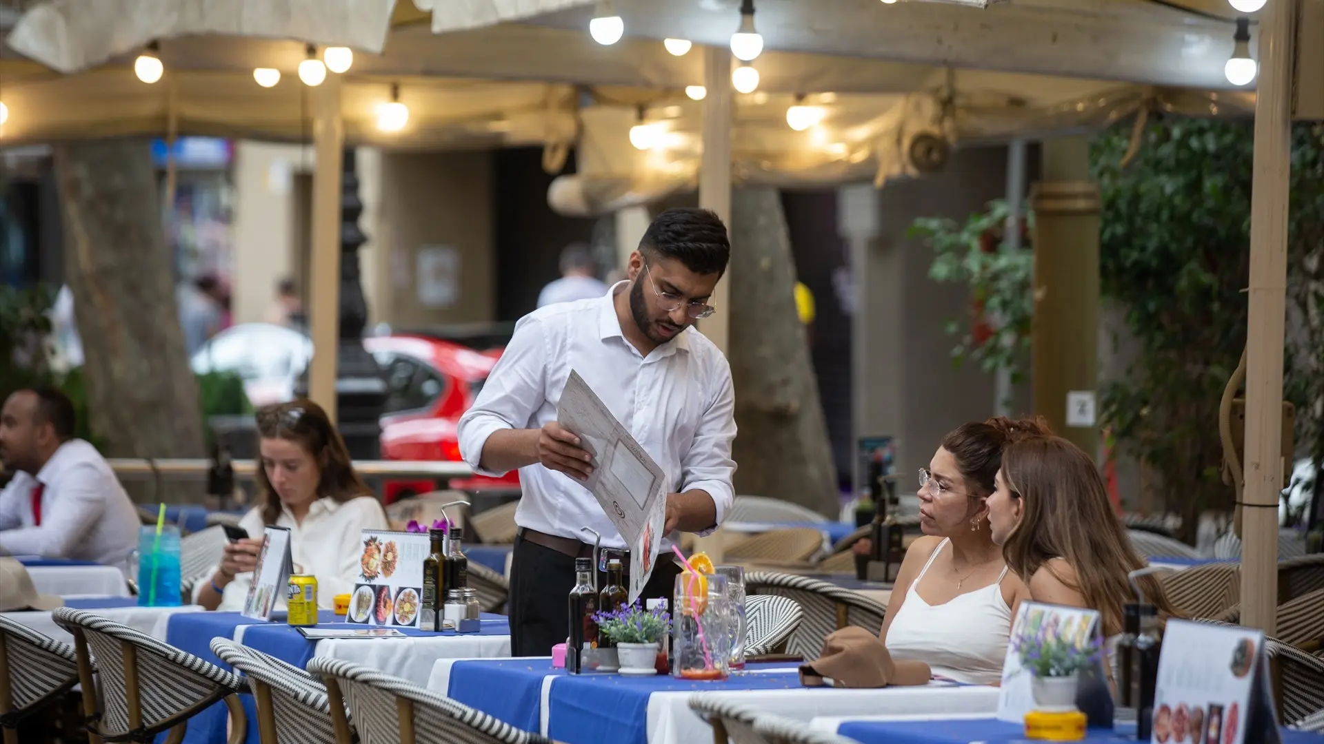 Las subidas salariales se frenan: los sueldos crecieron un 3,5% en el segundo trimestre, pero todavía por encima de la inflación