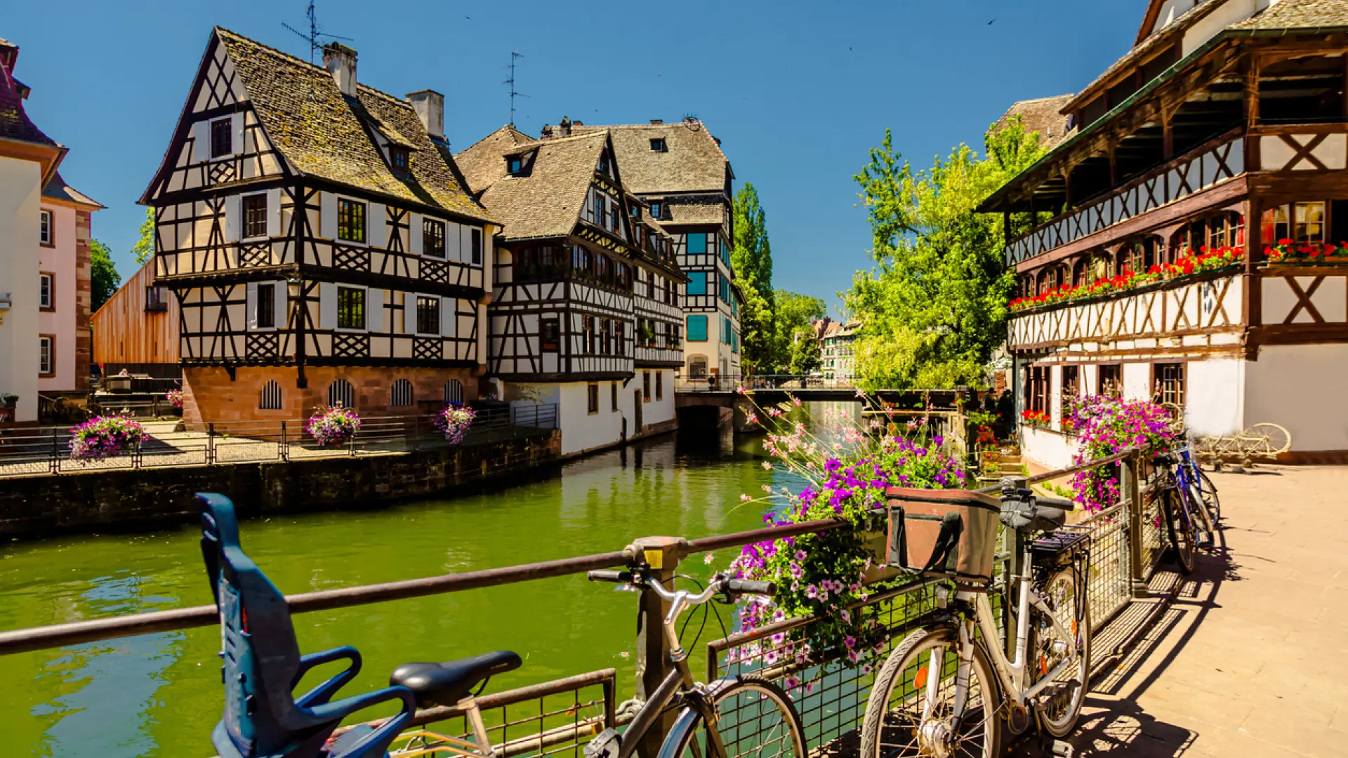 Cinco destinos para el puente de diciembre: desde escapadas exprés a viajes largos
