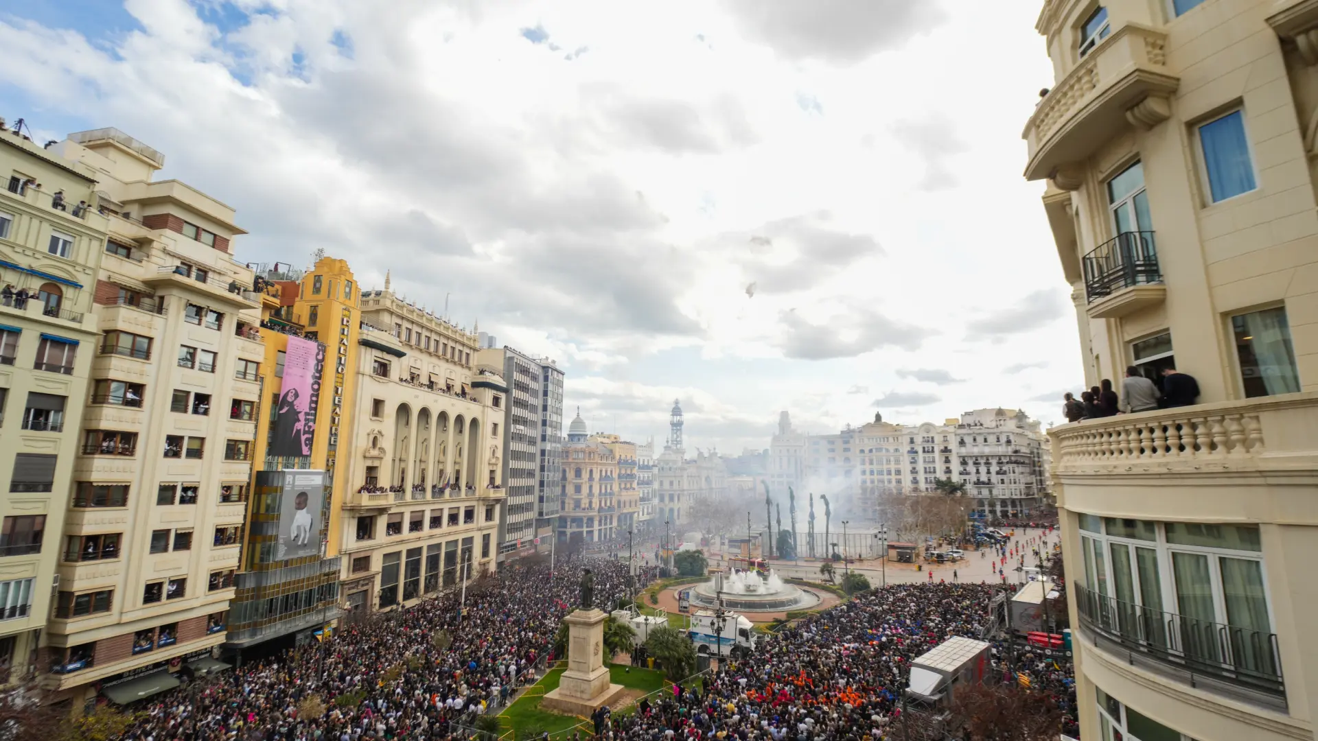 Conciertos, castillos de fuegos artificiales, una 'mascletà'... esta es la programación del 9 d'Octubre en Valencia 2025