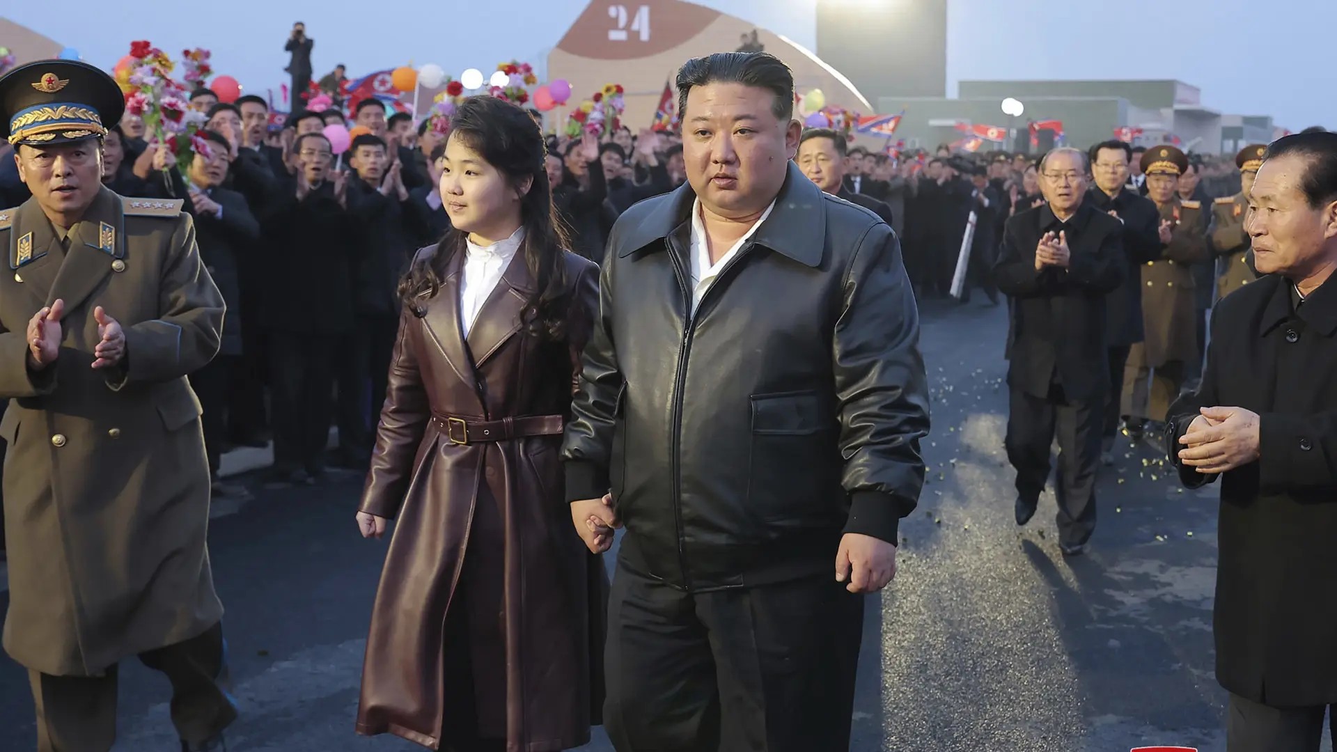 Kim Jong Un escoge a su hija de trece años, Kim Ju Ae, como heredera al frente de Corea del Norte, según Seúl