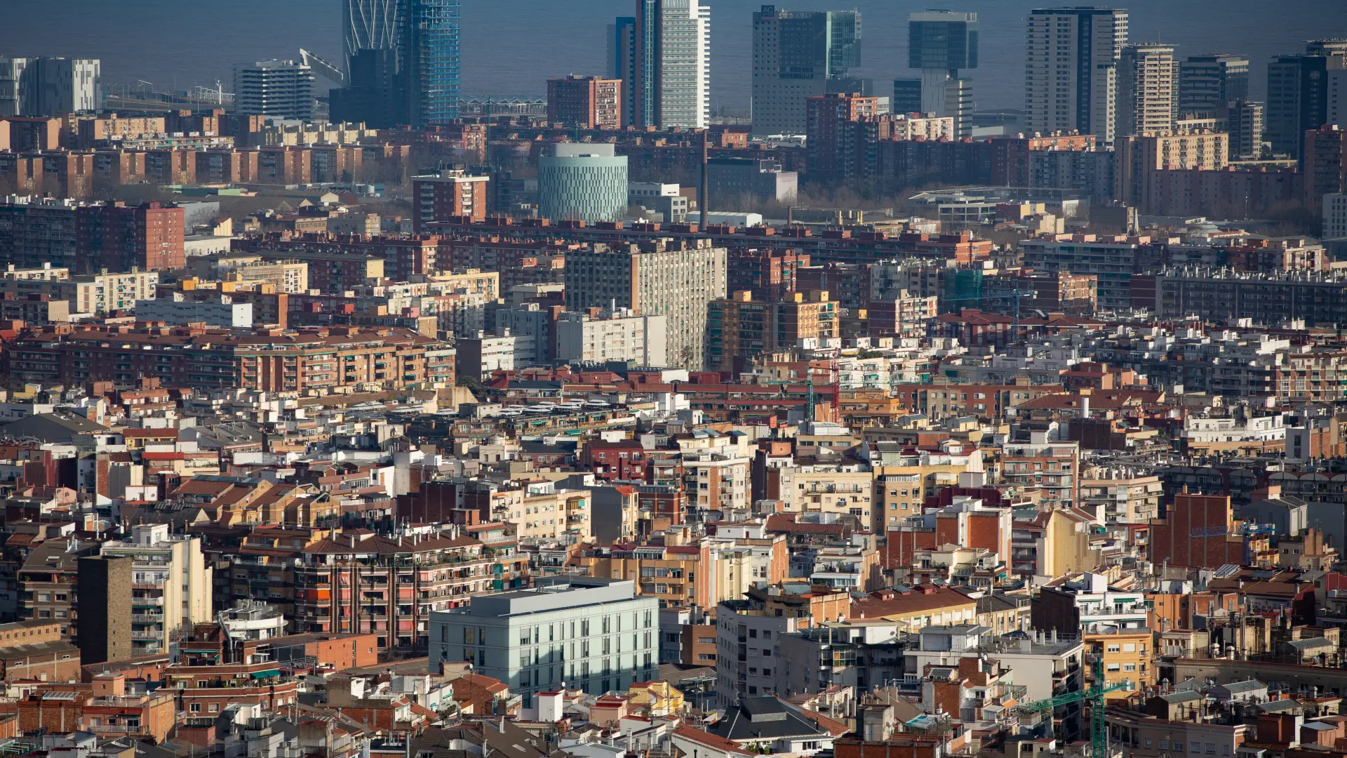 Tres de cada diez personas cree que no tiene ingresos suficientes para acceder a una vivienda digna en Catalunya