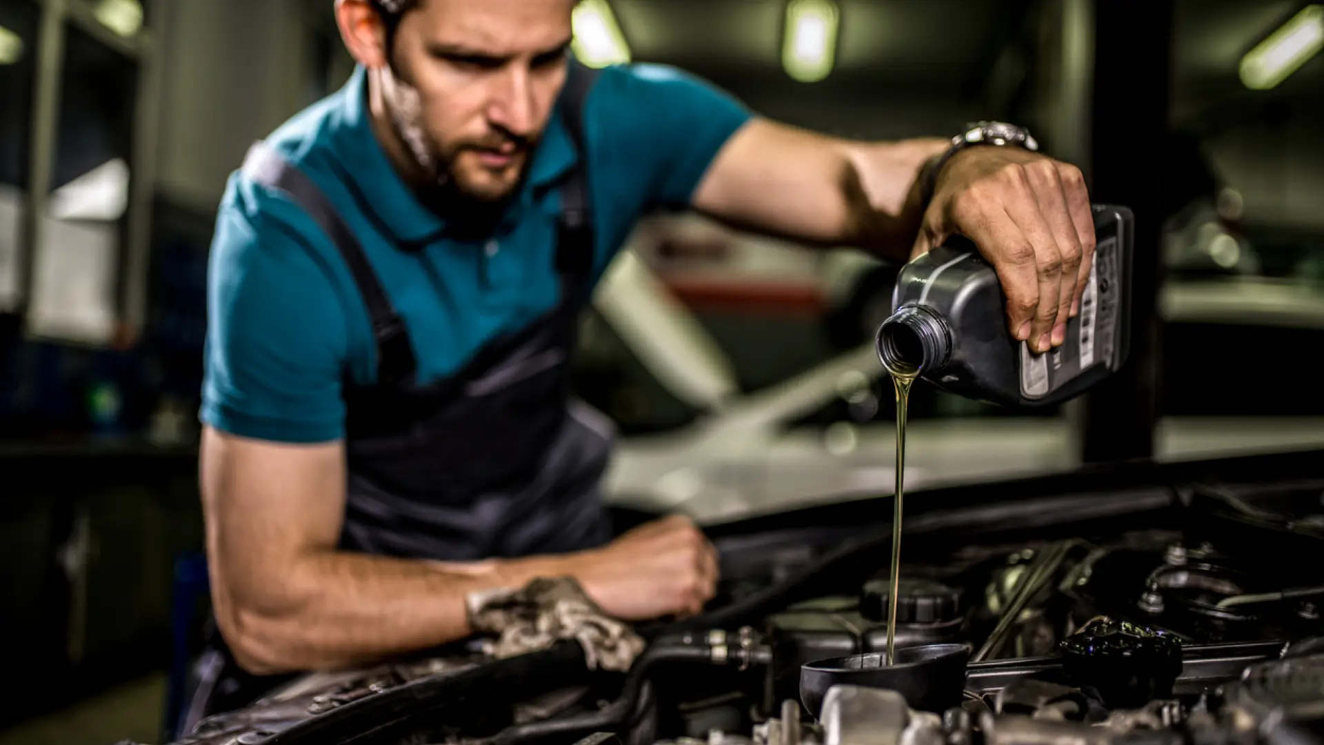 
         El truco de un mecánico para evitar pérdidas de aceite en el coche: "Creo que es trabajar a lo tonto" 
    