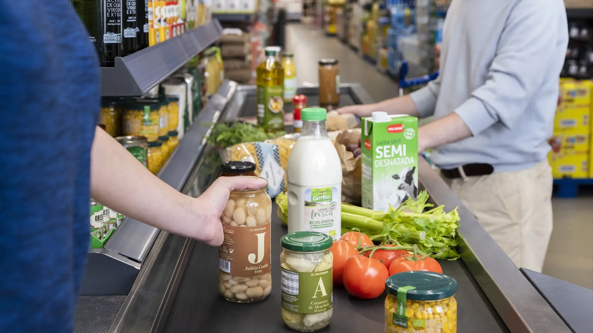 La marca propia, la preferida de los hogares: el 75% la incluye en su cesta de la compra por su relación calidad-precio