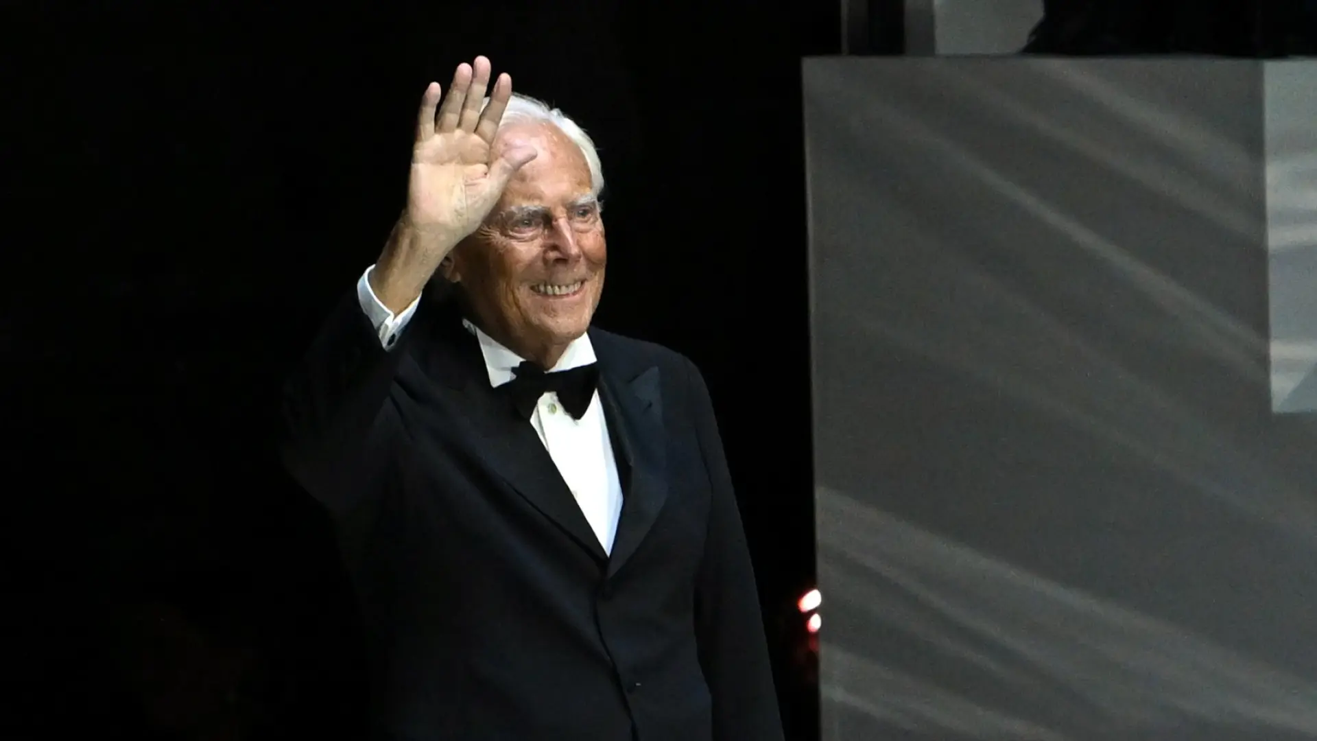 El imperio de Armani pasará a su fundación: moda, hoteles, restaurantes, clubes...