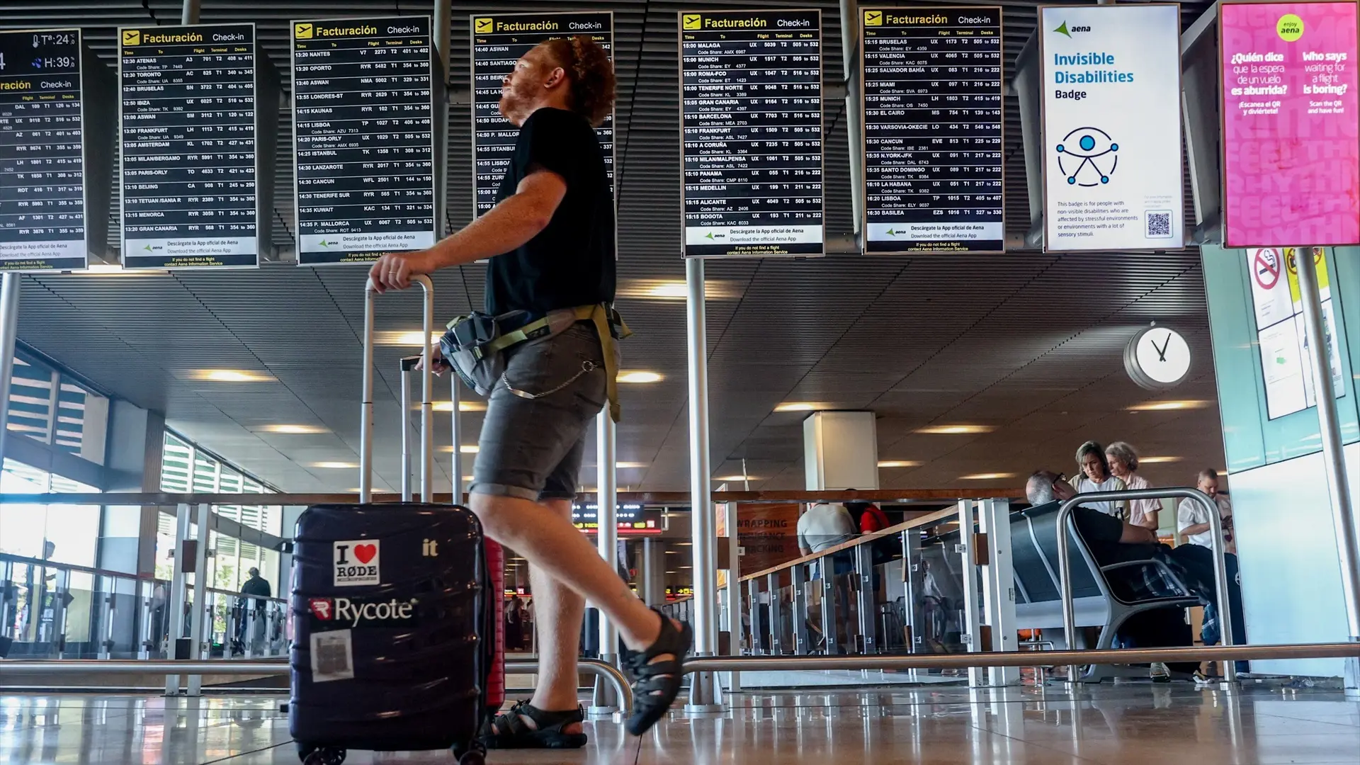 OCU pide a Ryanair, Vueling y Volotea que reembolsen los cargos de equipaje de mano cobrados