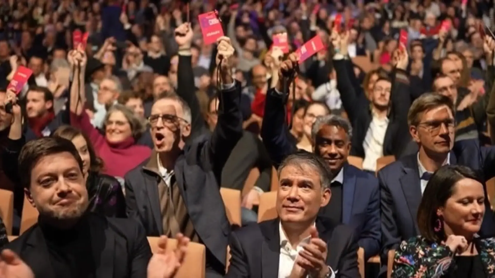 
         Los partidos de la izquierda francesa crean un nuevo Frente Popular con el objetivo de frenar a la extrema derecha 
    