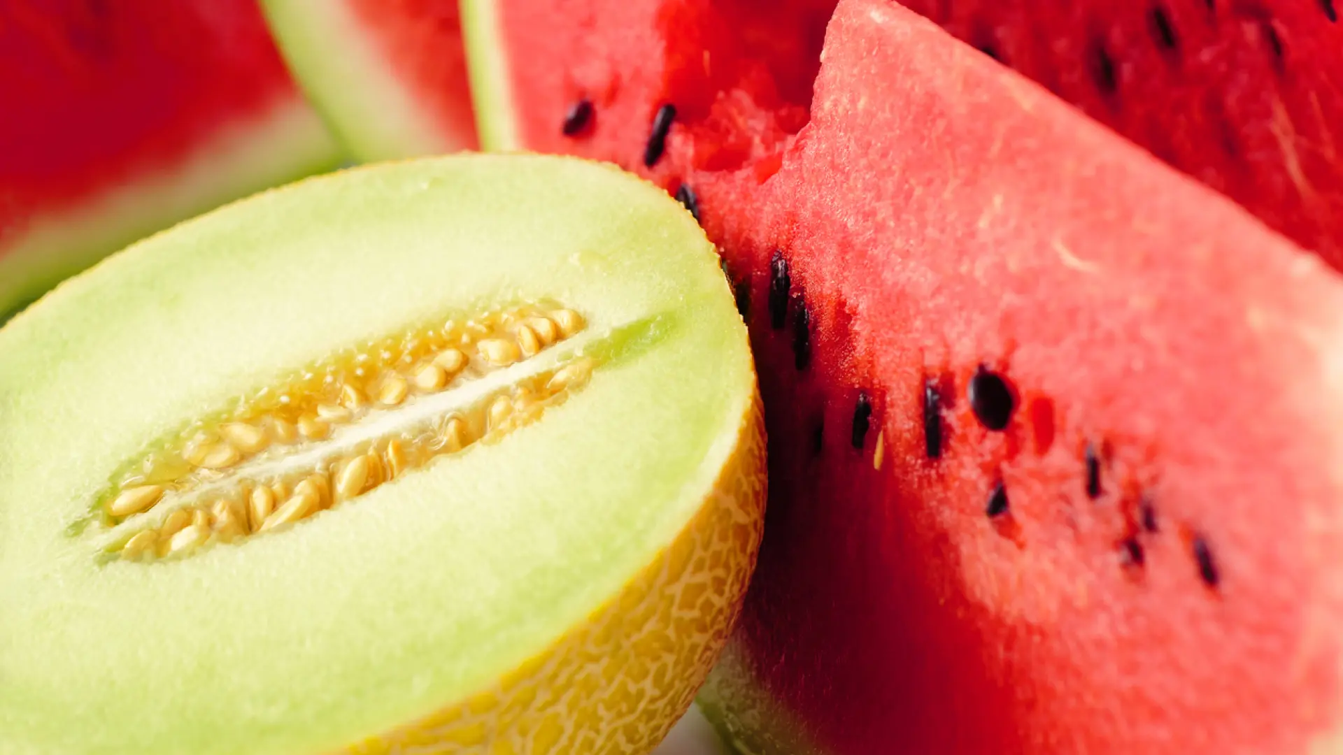 Los efectos secundarios de comer sandía, melón, piña o aguacate: no deberías tomarlos a la noche o podrías tener problemas