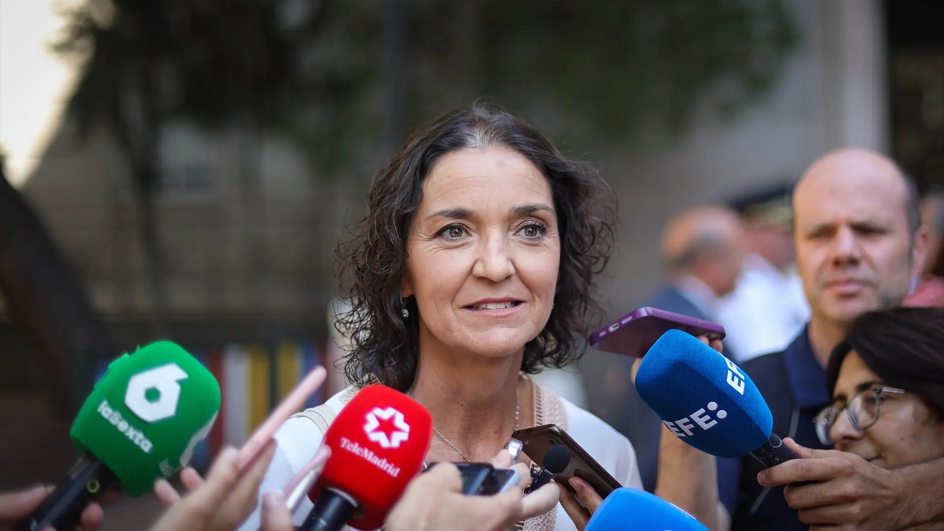 Reyes Maroto cree que "habrá que reflexionar para saber qué falló" en la DANA, pero "ahora no toca" pedir la dimisión de Mazón thumbnail