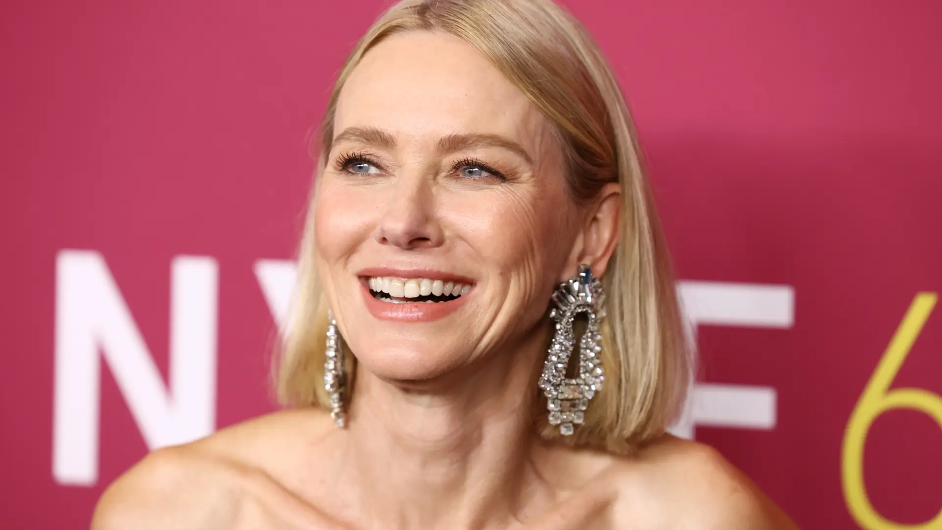 Naomi Watts (56 años): "Ya no necesito aparentar 20 años y quiero sentirme bien y fuerte en este preciso momento"