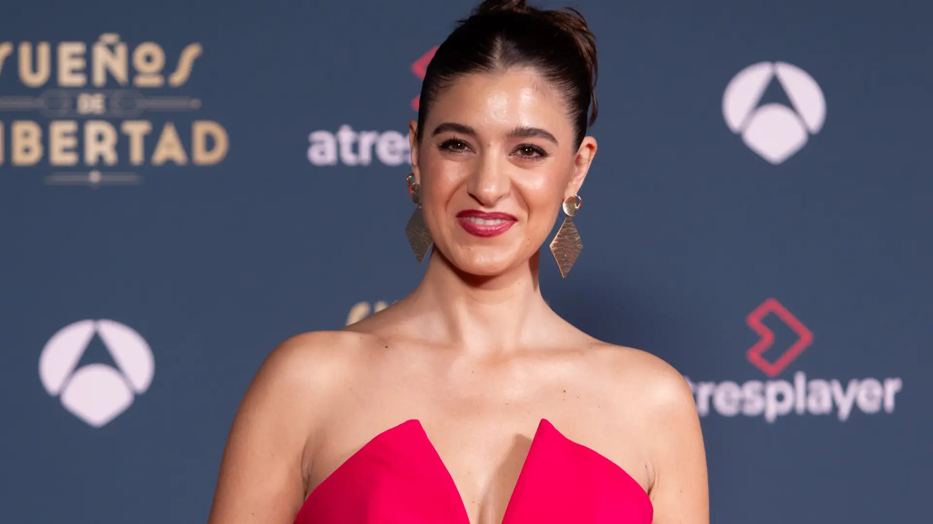 Candela Cruz, actriz de Sueños de Libertad, se casa en El Rocío con el  artista Miguel Ramírez