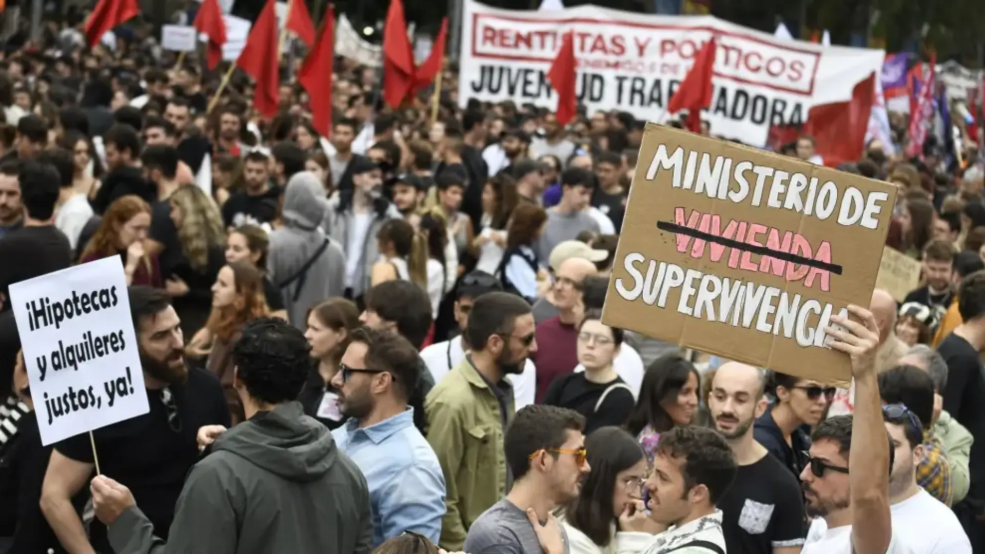 
         Sumar prepara con los inquilinos acciones de presión después de Semana Santa para lograr apoyos al decreto sobre vivienda 
    