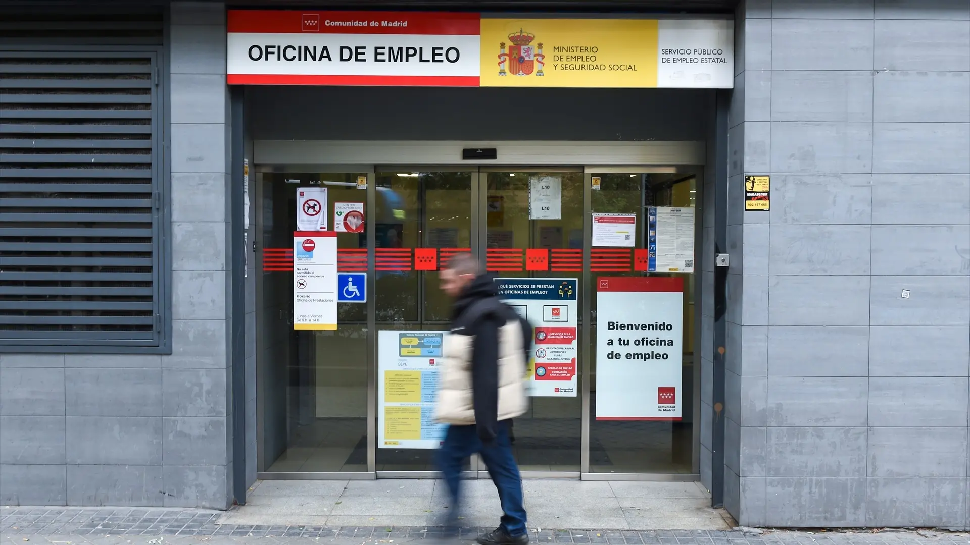 La brecha entre funcionarios lleva al límite a las oficinas del paro: "Tenemos menos sitio y, para colmo, el salario de ellos es mejor"