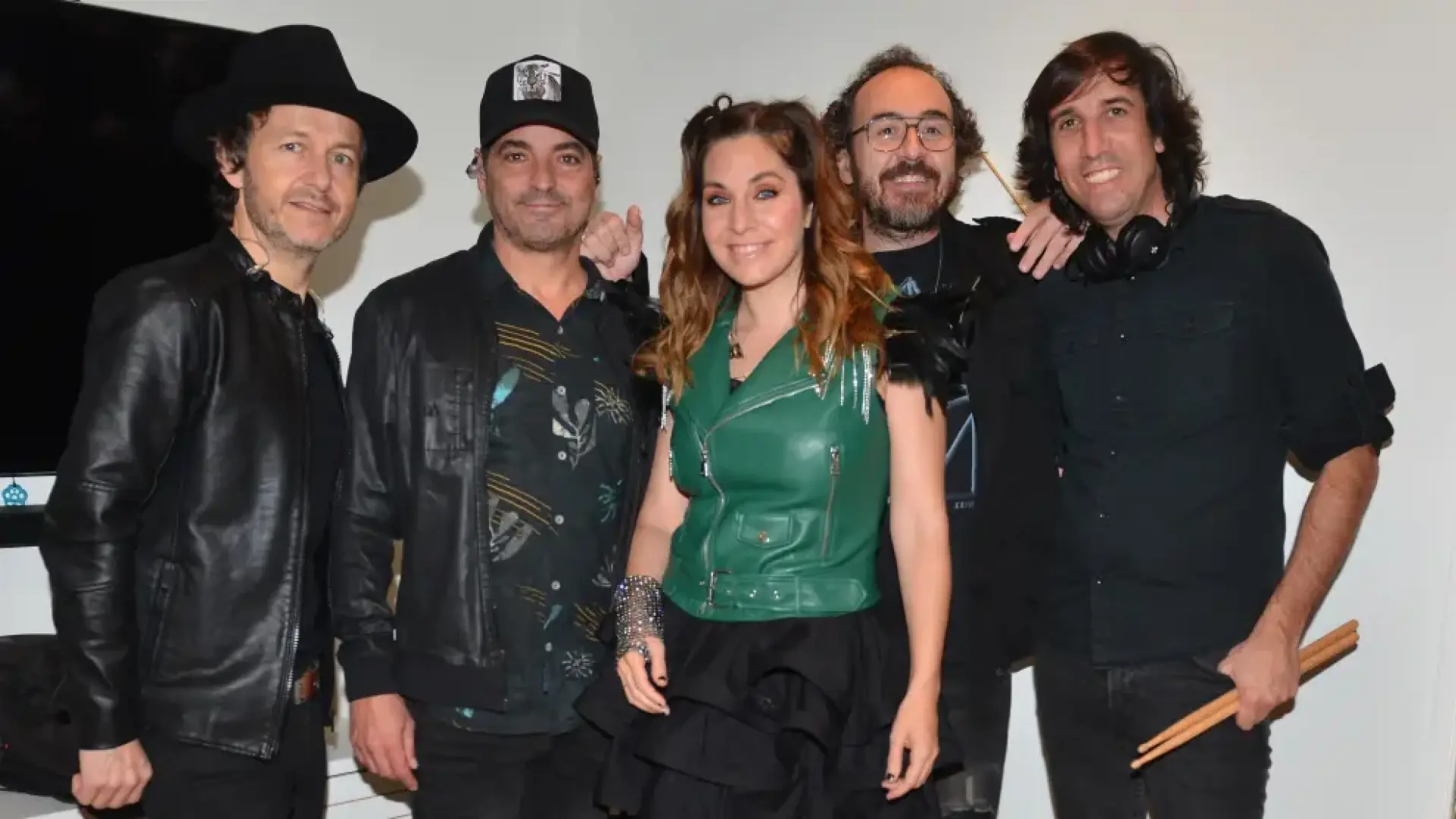 
         ¿Leire Martínez y La Oreja de Van Gogh se han reconciliado? El mensaje de la banda que desata las especulaciones 
    