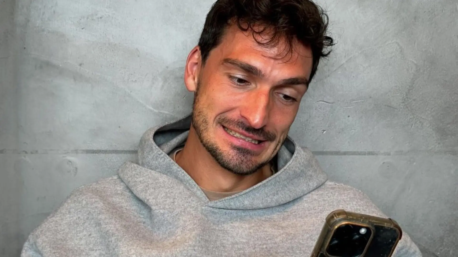 La Roma saca del retiro a Ranieri y Hummels celebra el cambio de entrenador con una curiosa foto: "Así llevo 72 horas…"