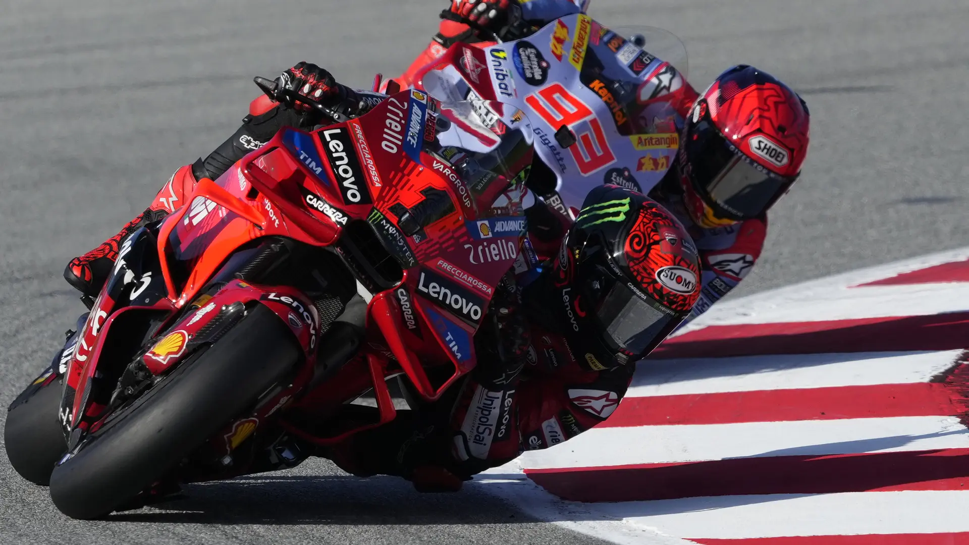 Bagnaia se lleva la pole en el primer asalto ante Jorge Martín