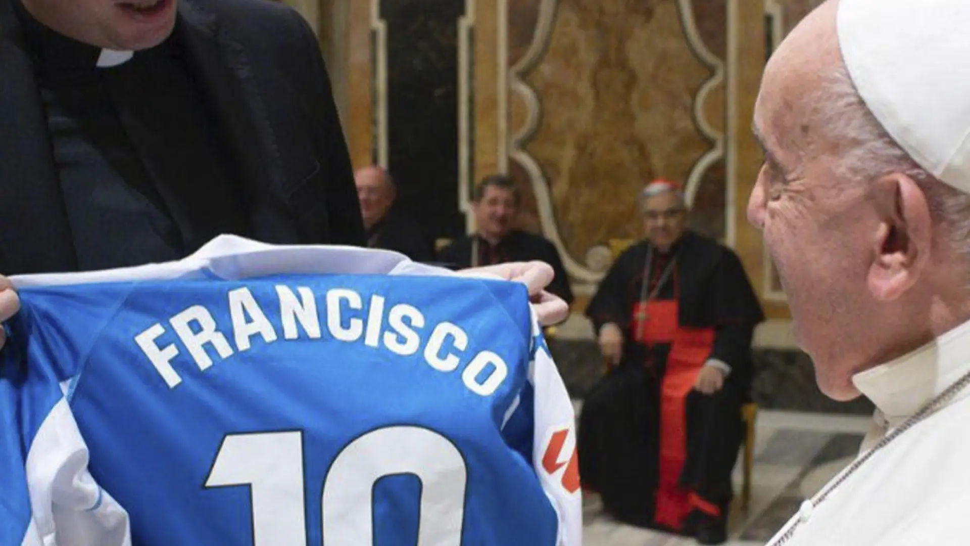 "Soy uno más de vosotros": el papa Francisco confiesa su amor por el Deportivo de La Coruña