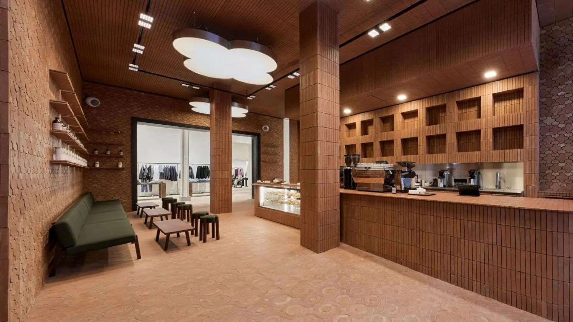 Tiendas 'sin fronteras': Tómate un café en mi establecimiento de ropa. Comamos hoy en el súper